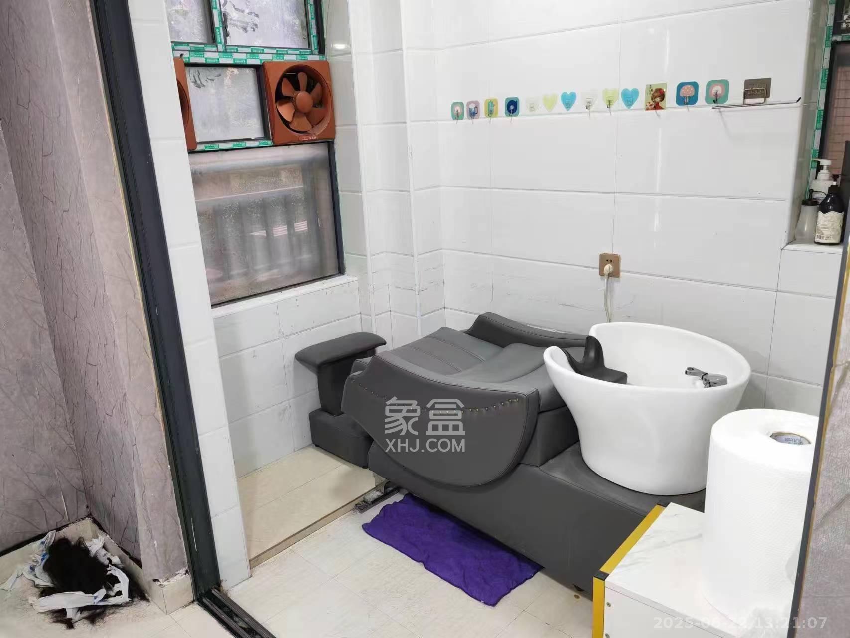 都市兰亭  1室1厅1卫    1000.0元/月 都市兰亭  1室1厅1卫    1000.0元/月室内图