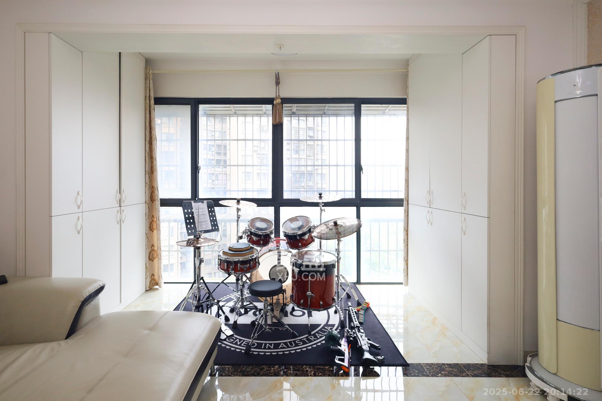 秀峰景园(领秀峰) 3室2厅2卫 90.0万 秀峰景园(领秀峰) 3室2厅2卫 90.0万阳台