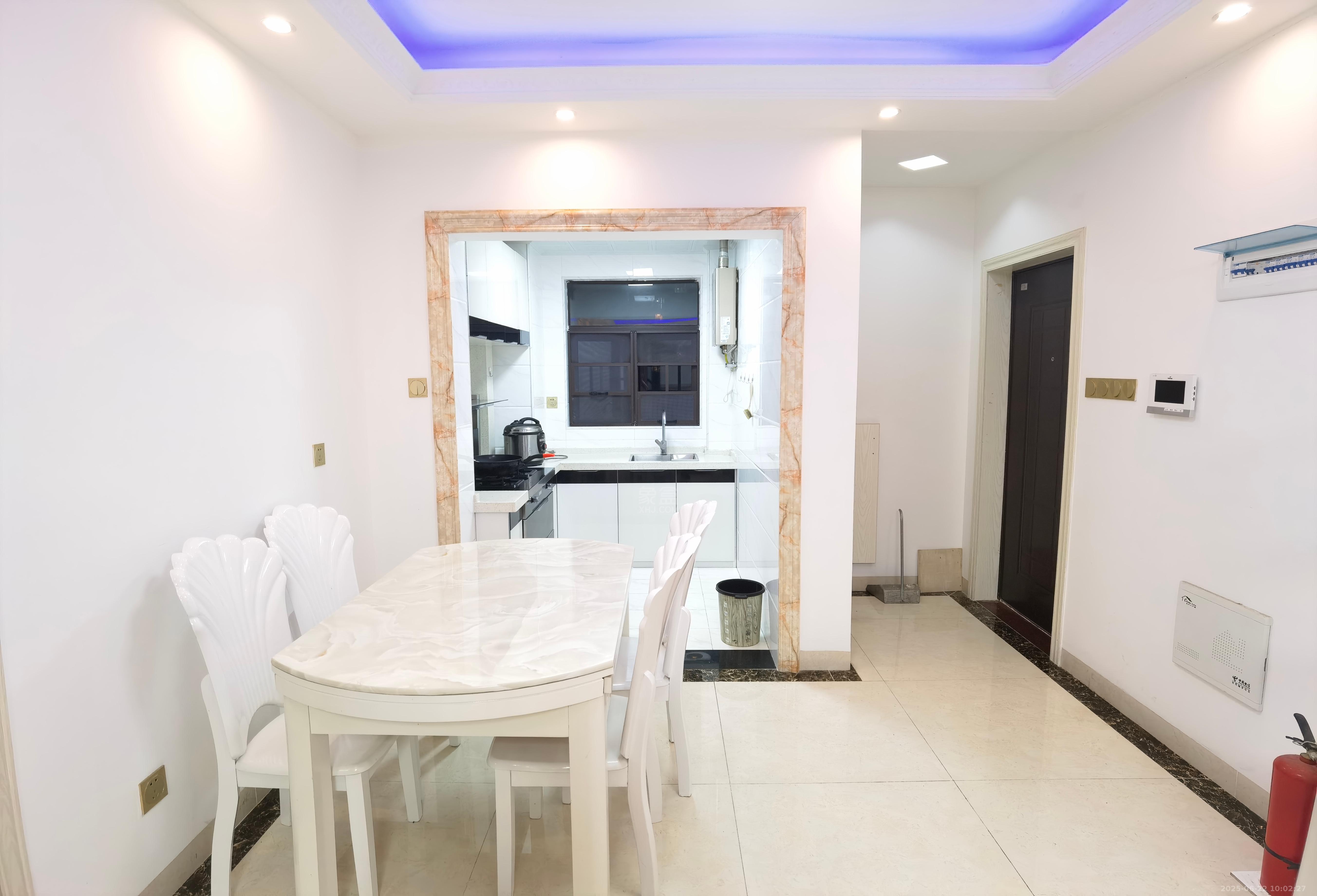 蓝溪谷 3室2厅2卫 2200.0元/月 蓝溪谷 3室2厅2卫 2200.0元/月室内图