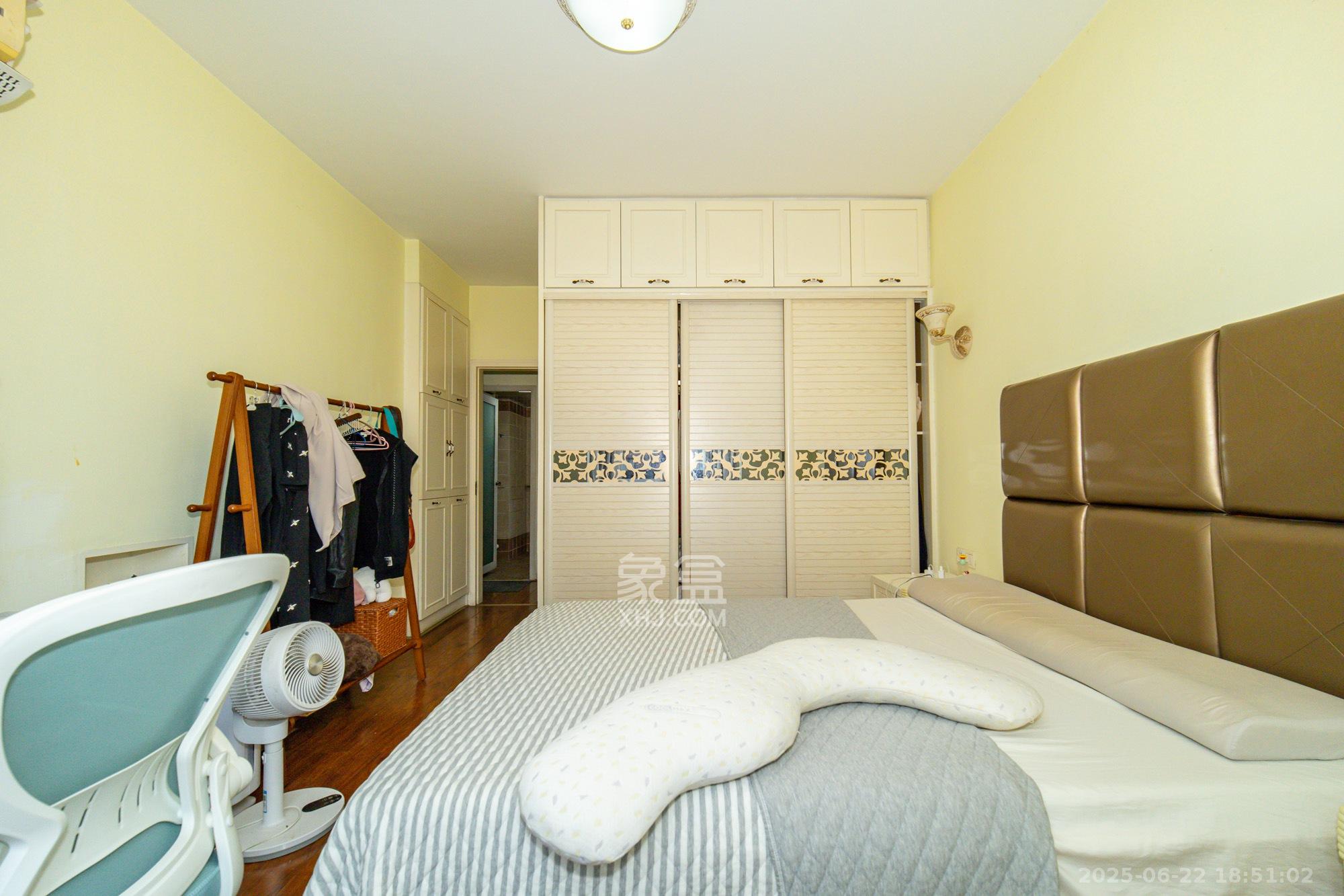 华润凤凰城一期  2室2厅1卫    51.8万 华润凤凰城一期  2室2厅1卫    51.8万卧室