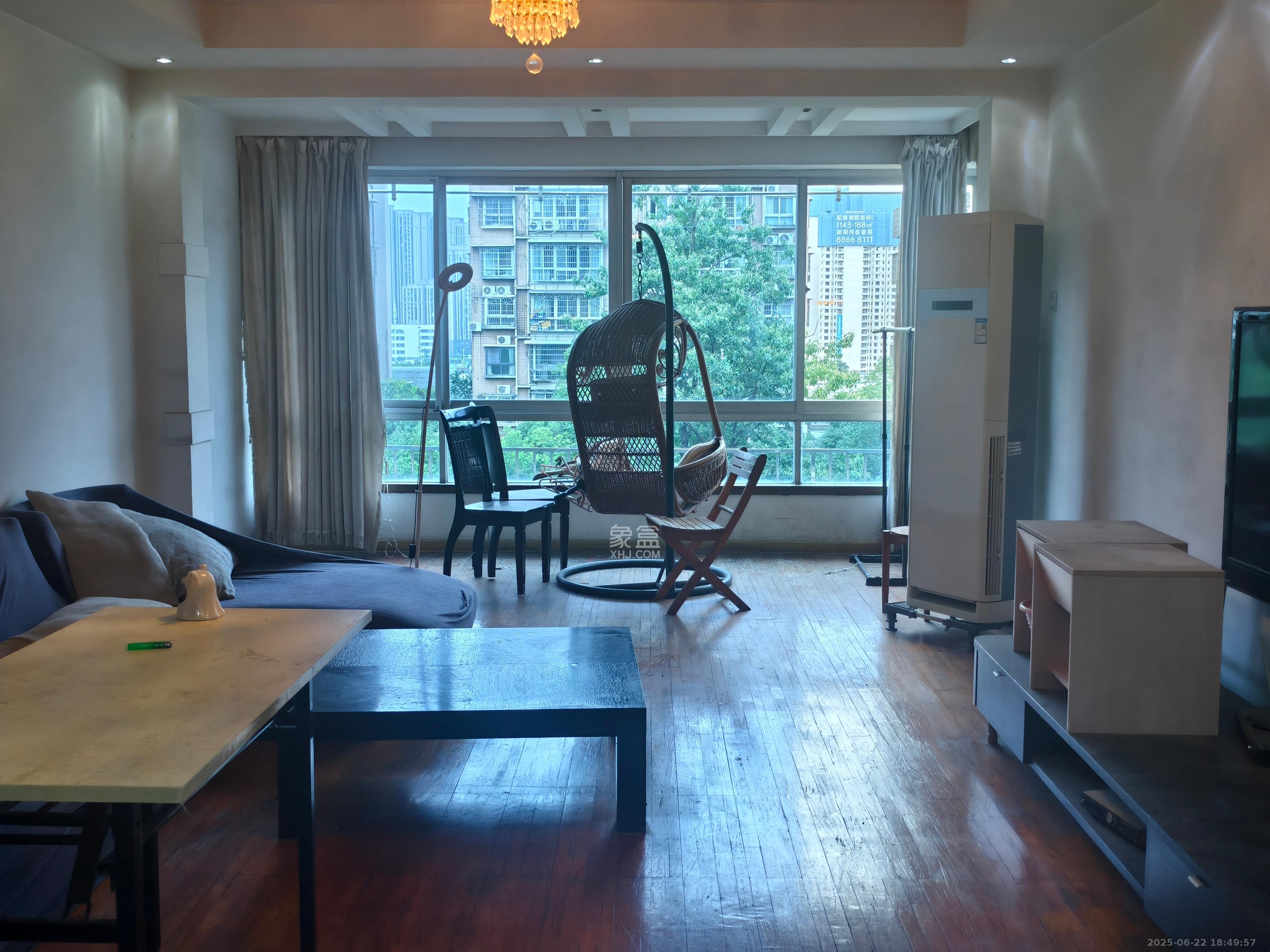 翡翠林居 3室2厅2卫 1600.0元/月 翡翠林居 3室2厅2卫 1600.0元/月室内图