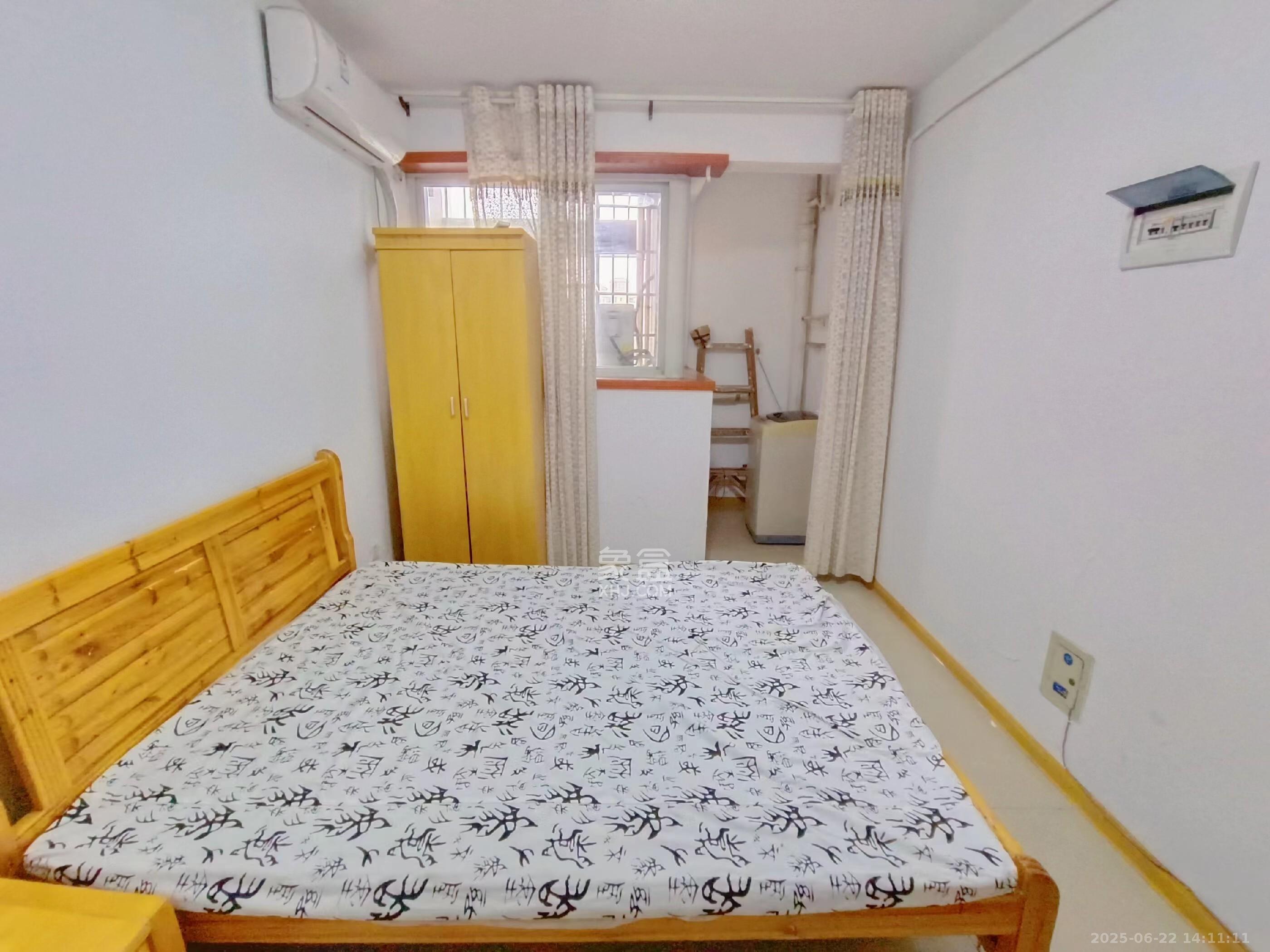 巧克力空间（建鸿达现代大厦）  3室1厅1卫   2100.00元/月室内图