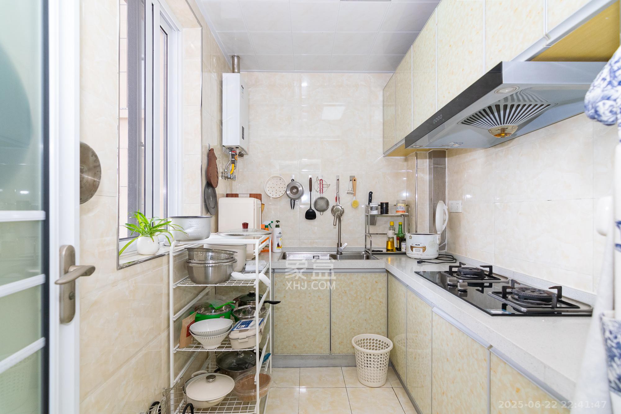 荣盛岳麓峰景 3室2厅2卫 66.0万 荣盛岳麓峰景 3室2厅2卫 66.0万厨房