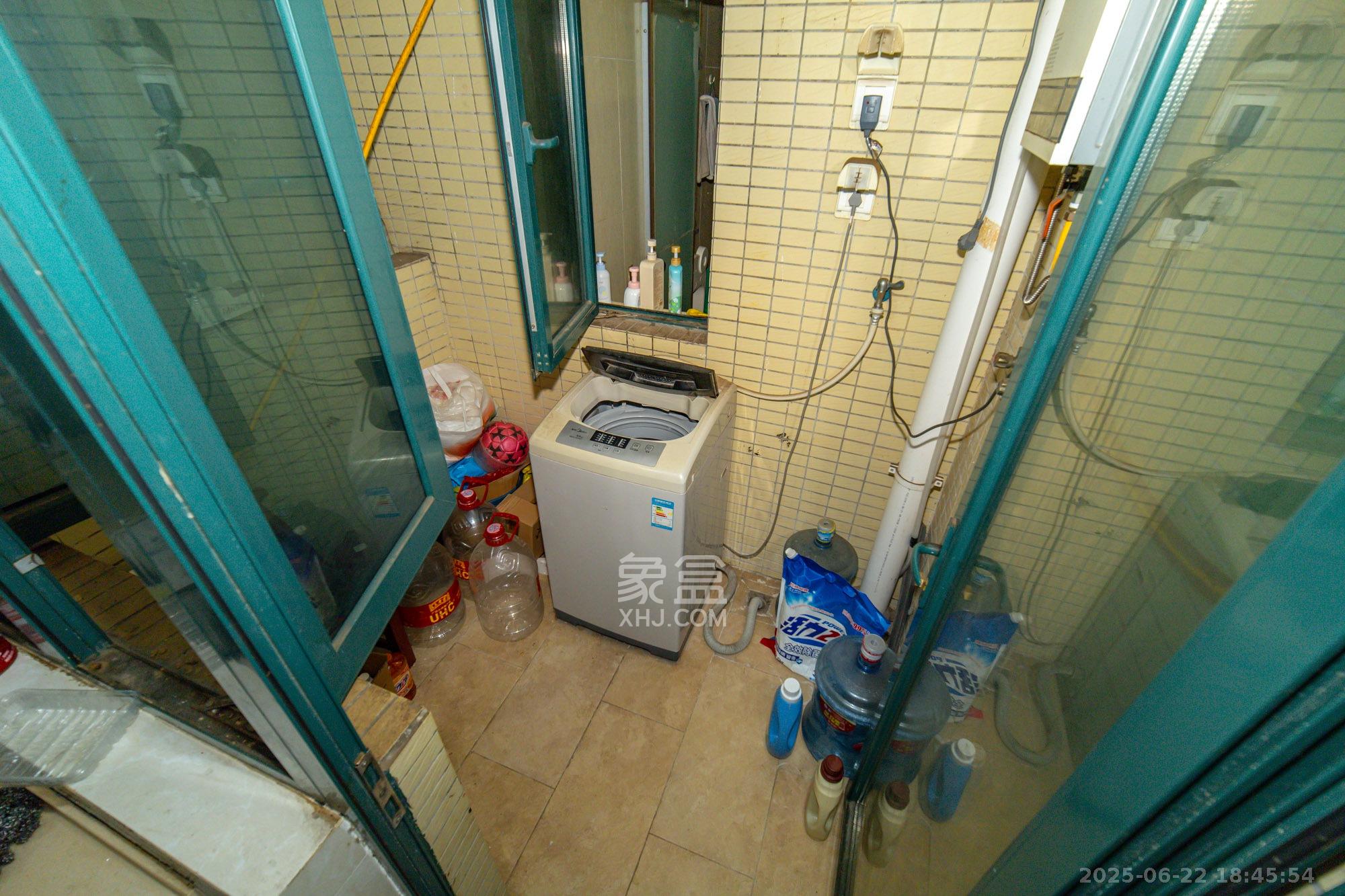 恒大翡翠华庭  1室2厅1卫   80.00万其他