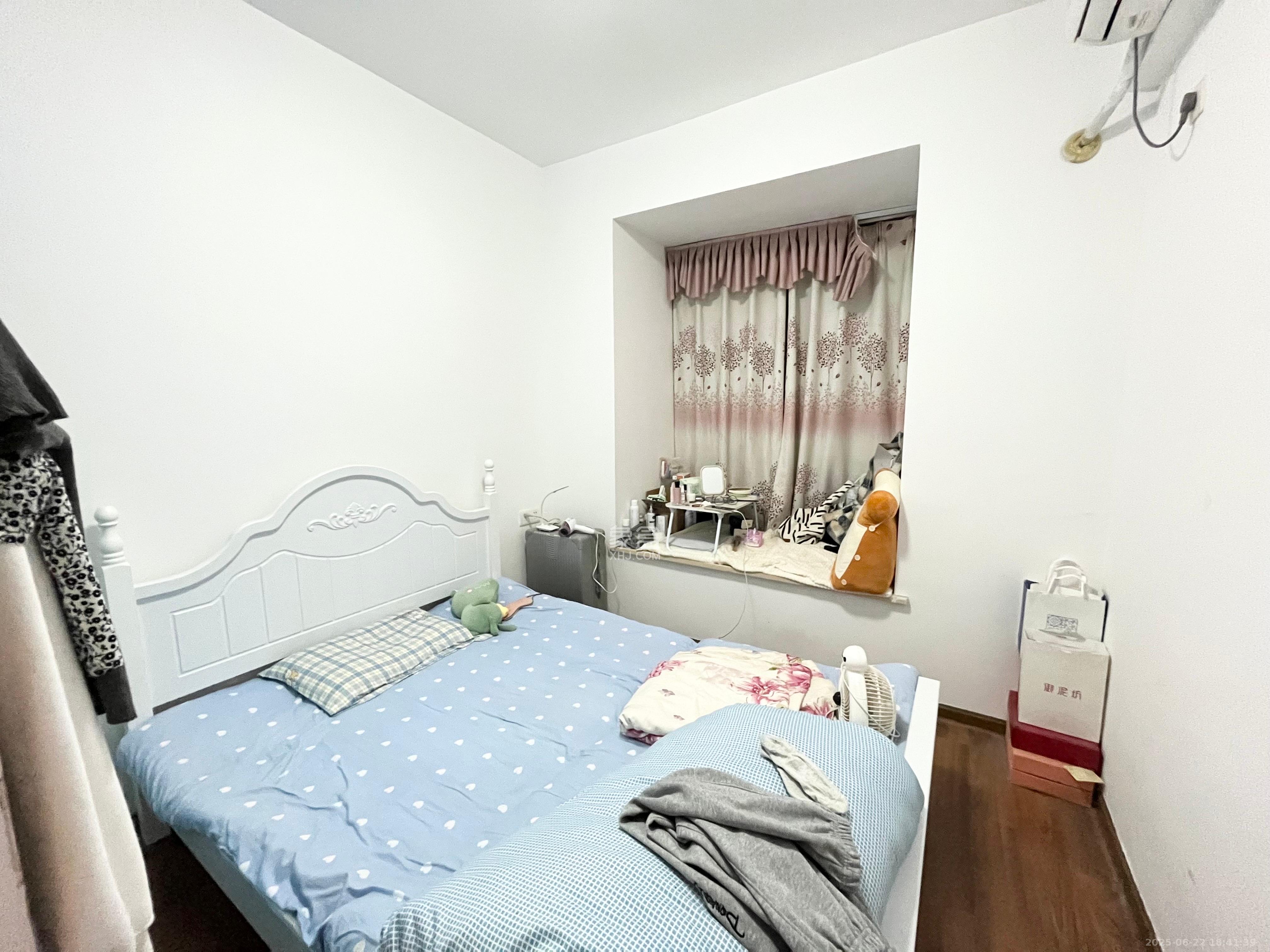 保利麓谷林语B区  1室2厅1卫   2800.00元/月室内图