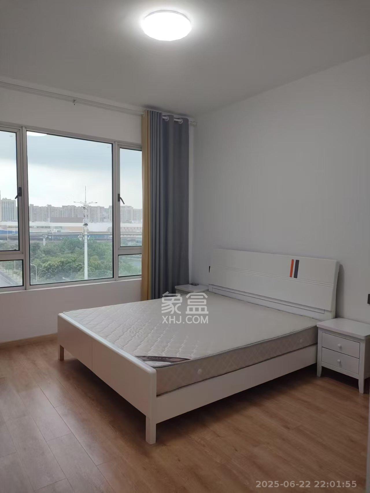 中天栖溪里  3室2厅2卫    3000.0元/月 中天栖溪里  3室2厅2卫    3000.0元/月室内图