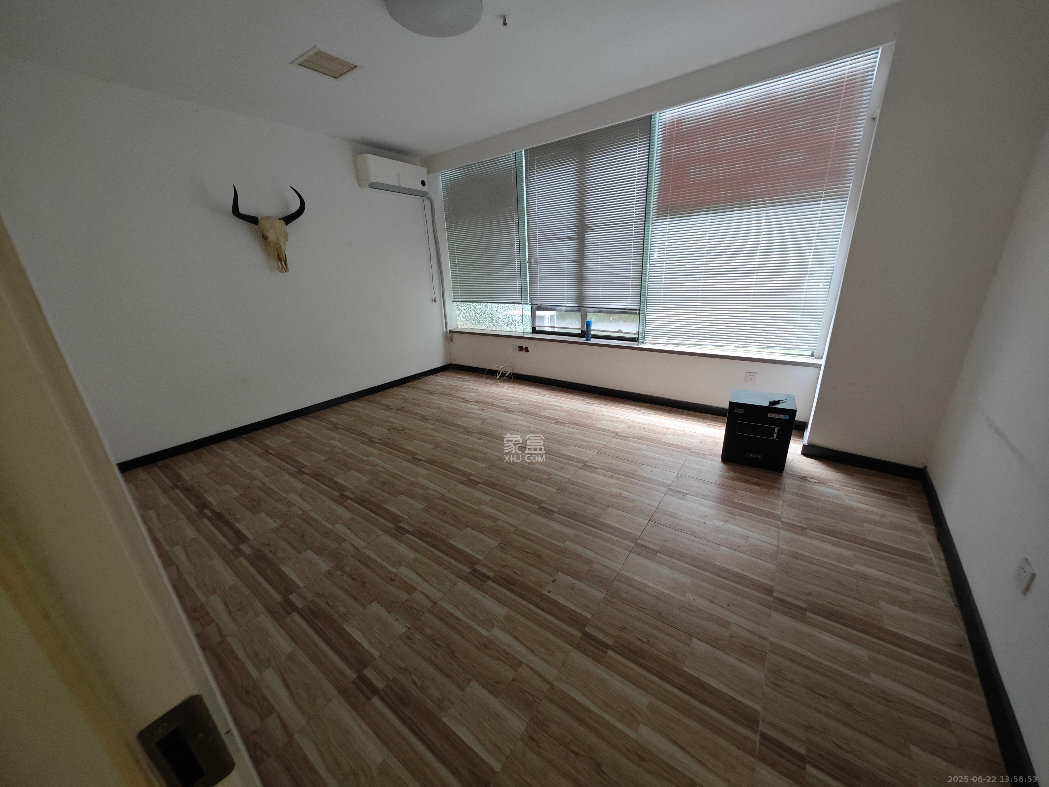 华盛世纪新城   81.62㎡     2650.00元/月室内图