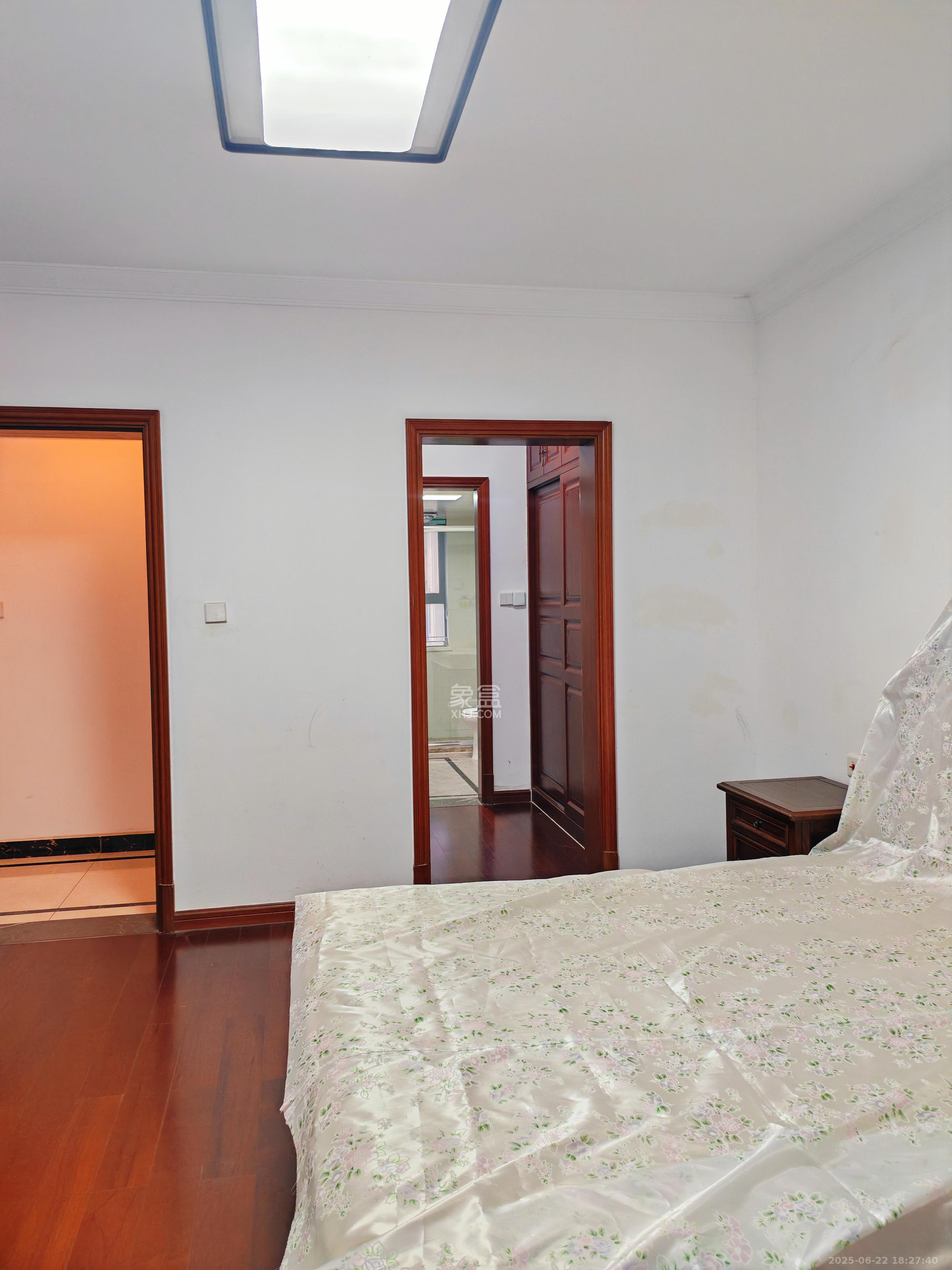 中海梅溪湖壹号 3室2厅2卫 3000.0元/月 中海梅溪湖壹号 3室2厅2卫 3000.0元/月室内图