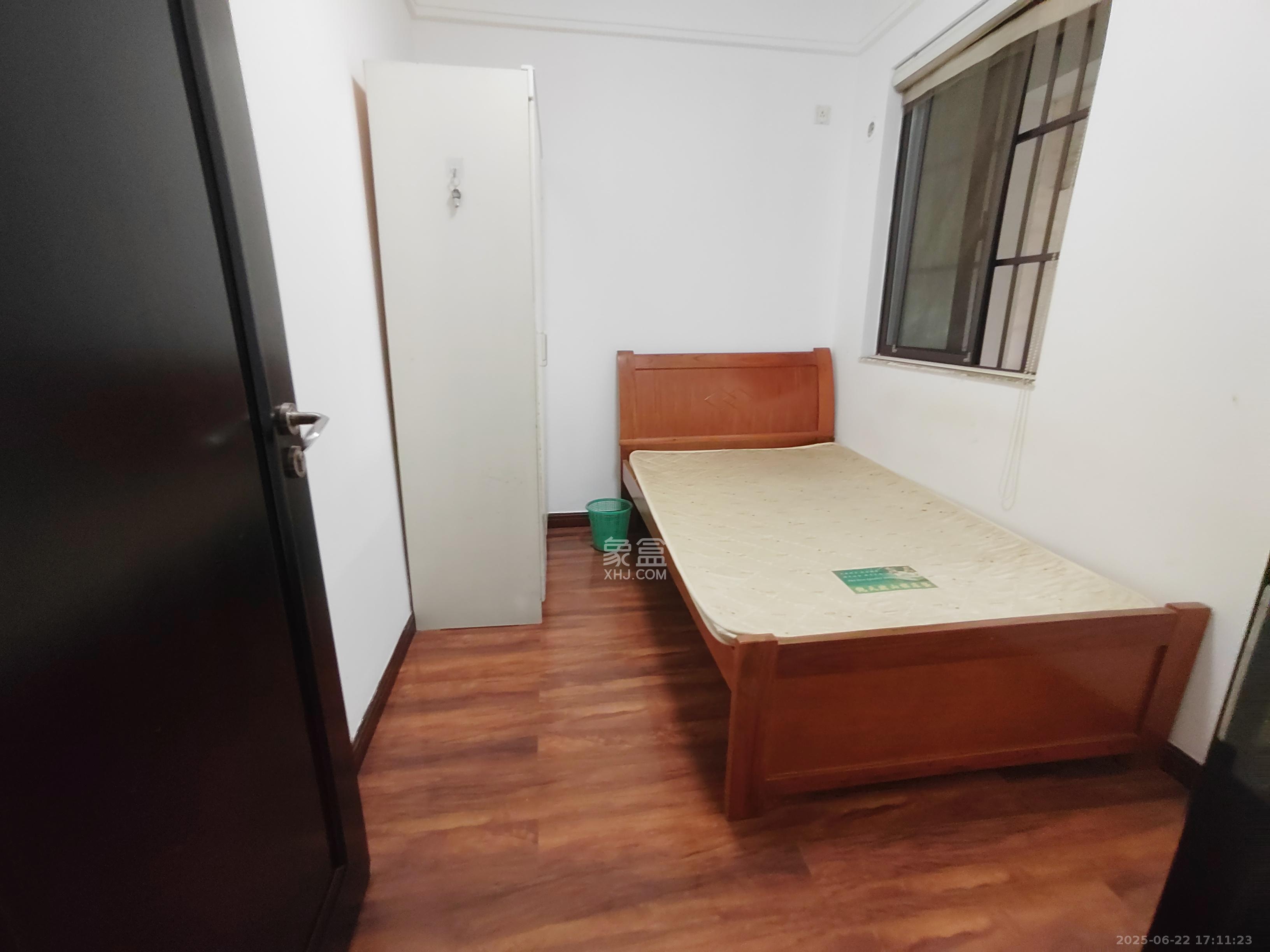 绿地中央广场  3室2厅1卫    2800.0元/月 绿地中央广场  3室2厅1卫    2800.0元/月室内图