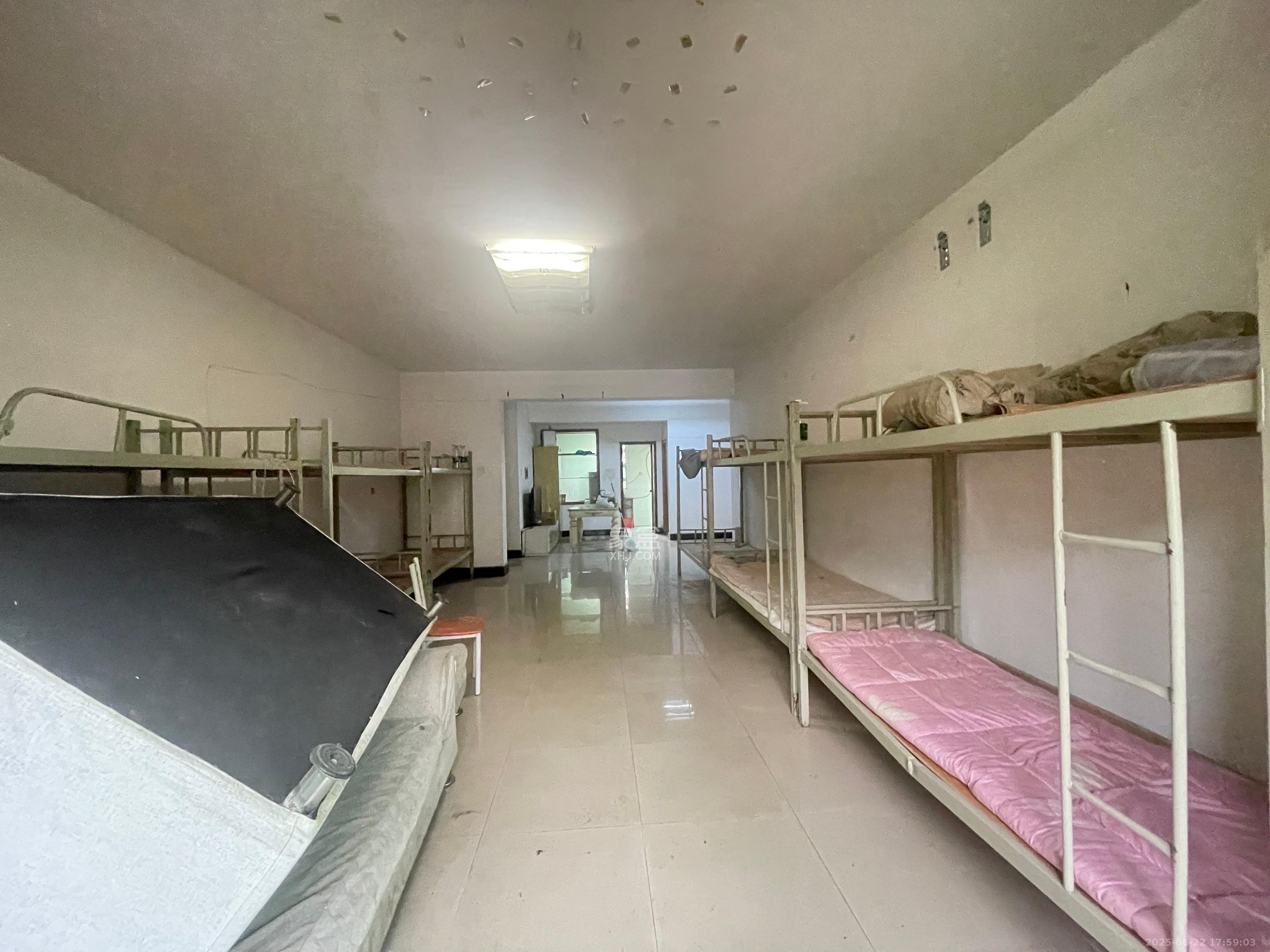 欣安小区  3室2厅2卫   1600.00元/月