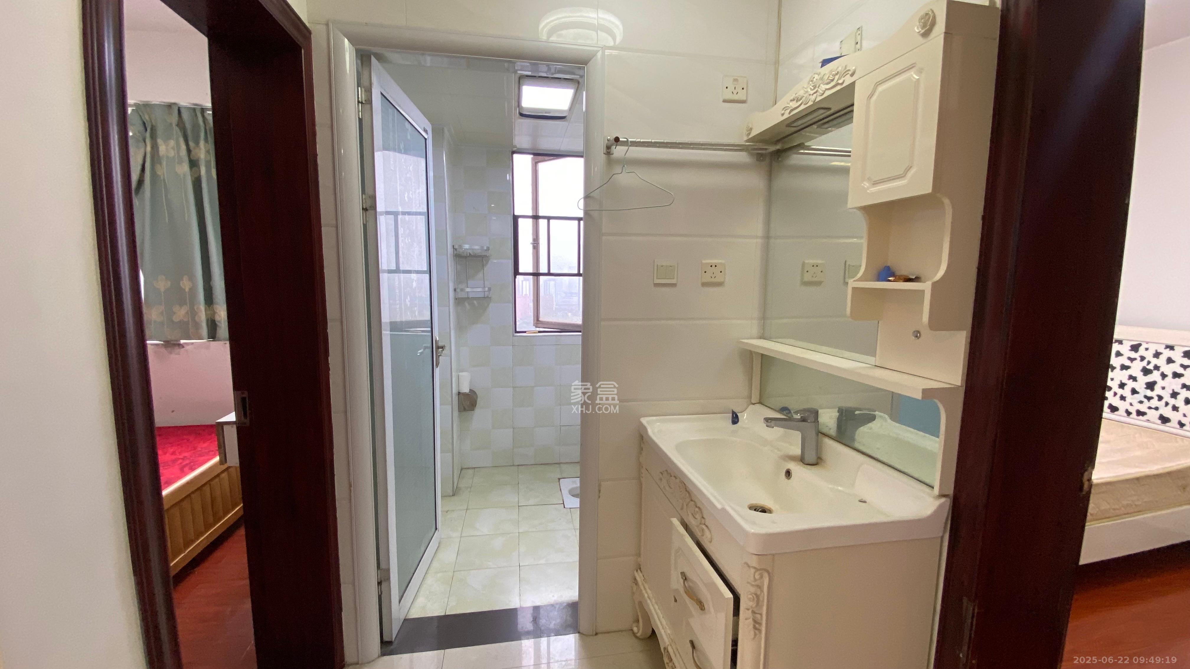 雨花公馆(紫苔名苑) 3室2厅2卫 2400.0元/月 雨花公馆(紫苔名苑) 3室2厅2卫 2400.0元/月室内图