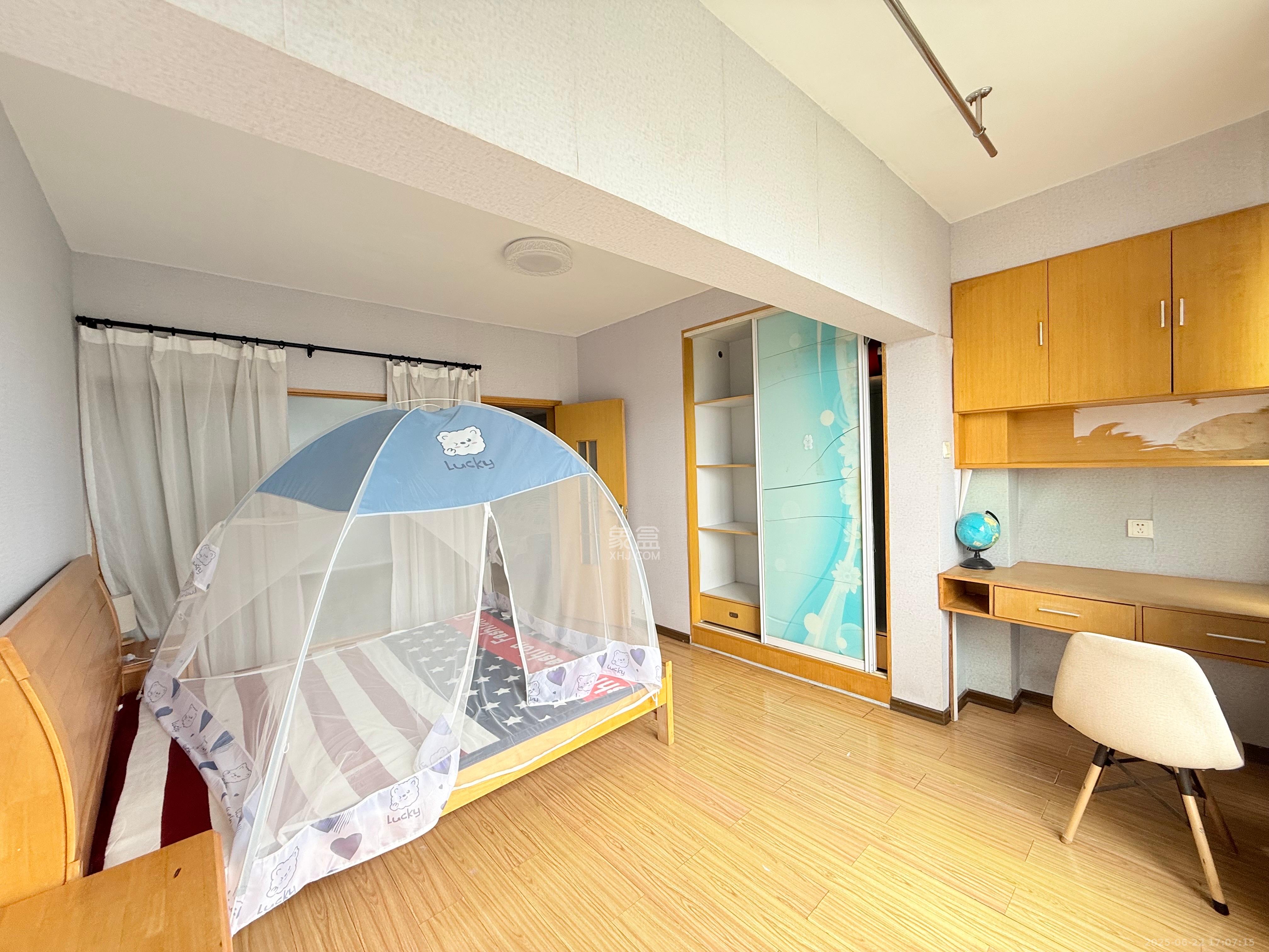 博雅公寓  2室1厅1卫    2300.0元/月 博雅公寓  2室1厅1卫    2300.0元/月室内图