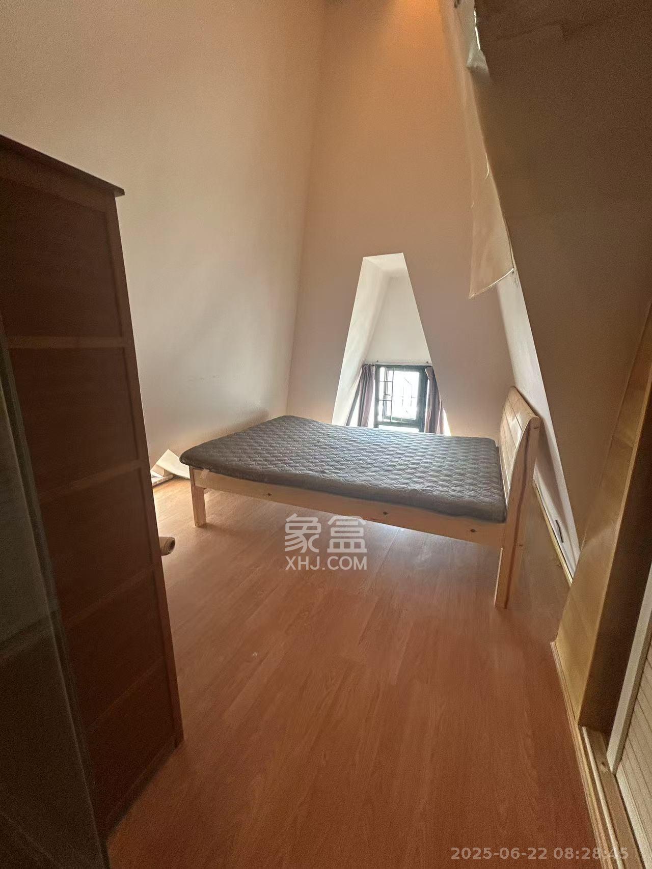 蝴蝶谷  4室2厅2卫   1800.00元/月室内图