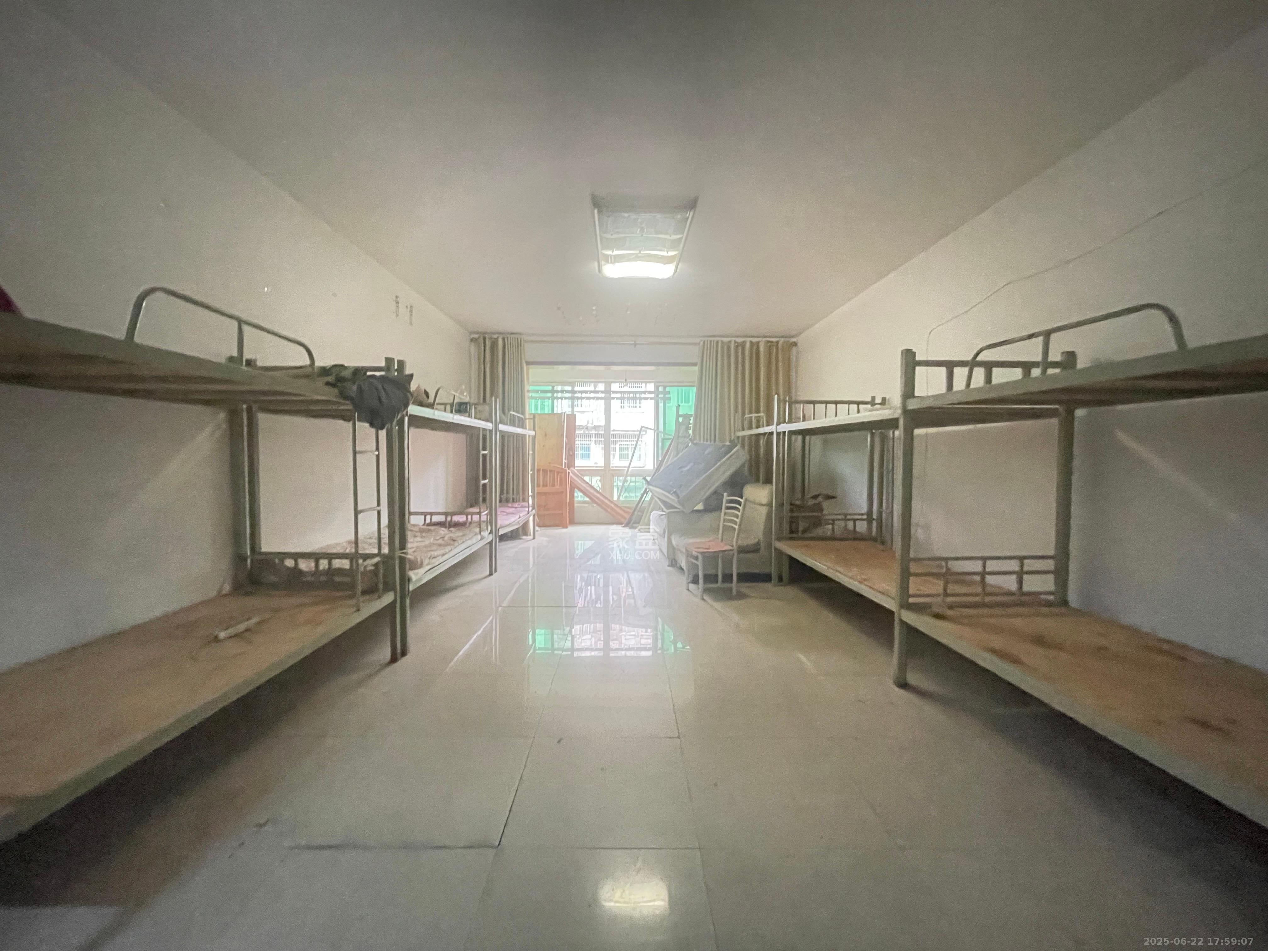 欣安小区  3室2厅2卫   1600.00元/月室内图