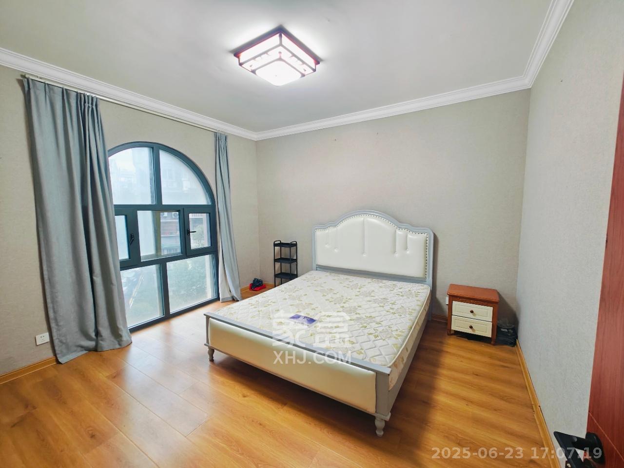 阳光走廊  4室2厅2卫    3800.0元/月 阳光走廊  4室2厅2卫    3800.0元/月室内图