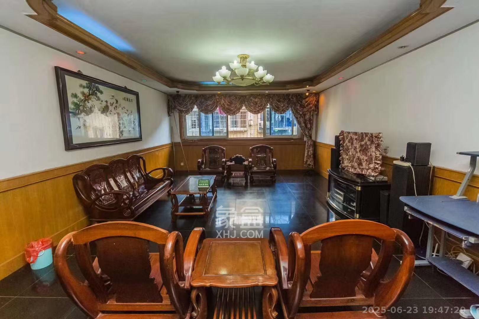 海华花园(京电大厦)  3室2厅1卫    2400.0元/月 海华花园(京电大厦)  3室2厅1卫    2400.0元/月室内图