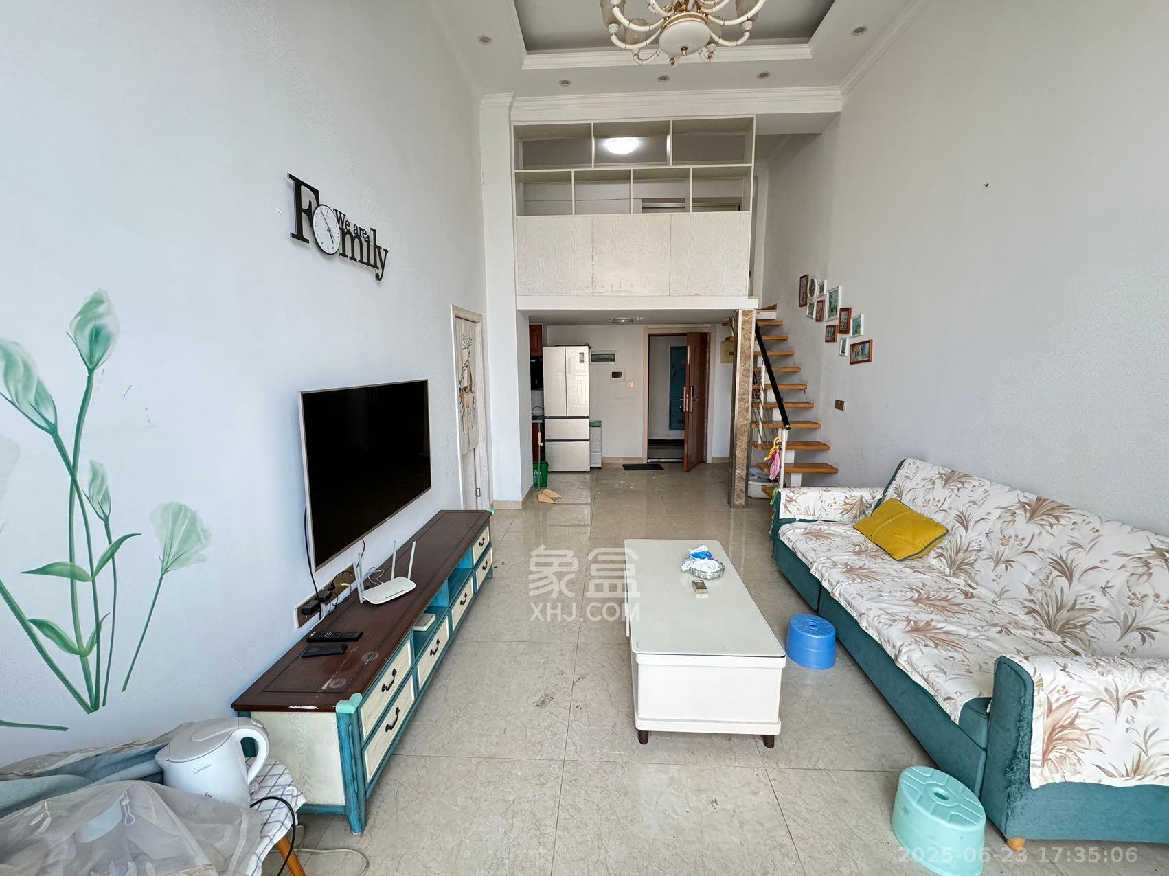 洋湖时代 3室2厅2卫 2200.0元/月 洋湖时代 3室2厅2卫 2200.0元/月室内图