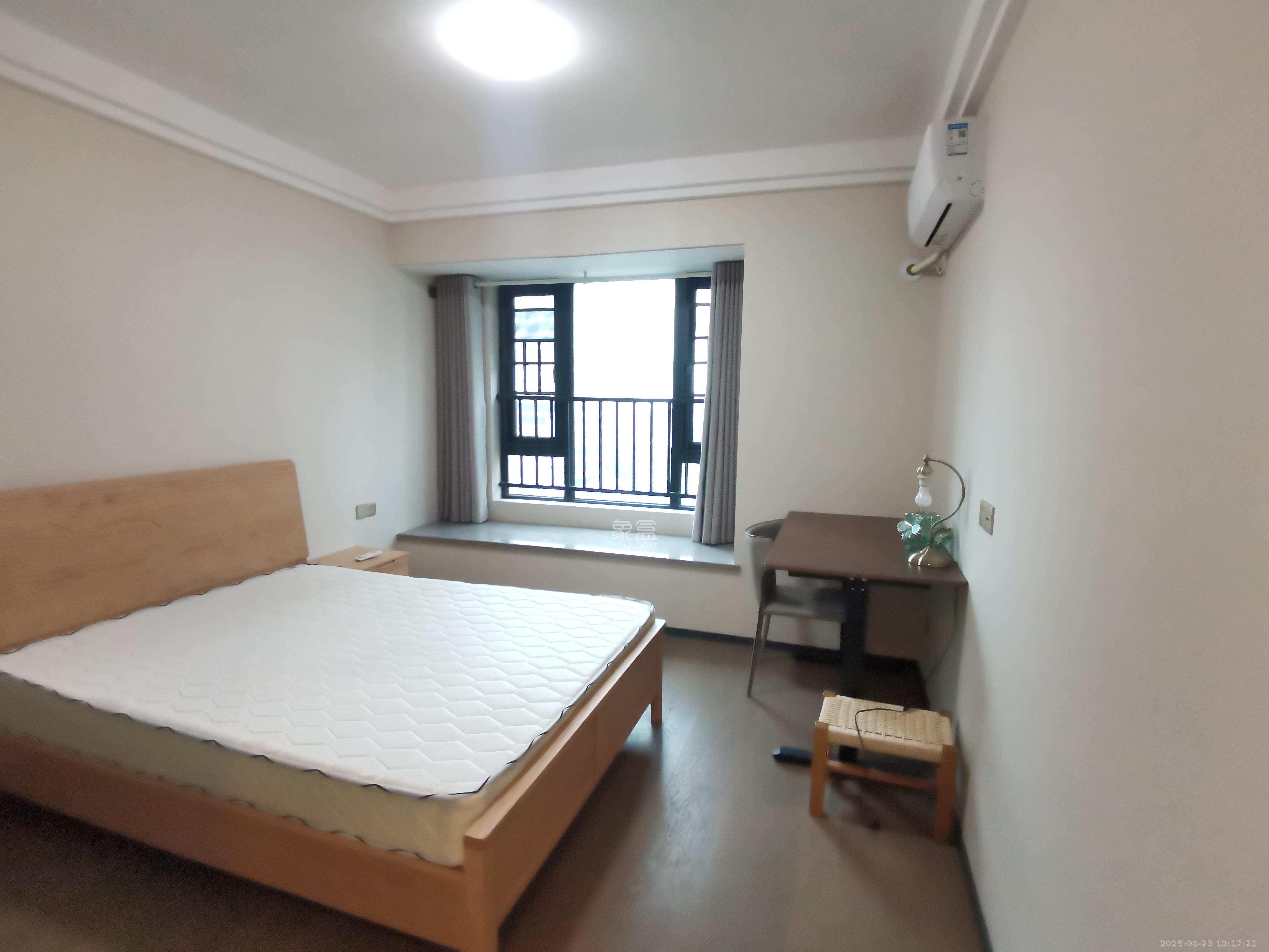 中海阅麓山二期  3室2厅2卫    3800.0元/月室内图