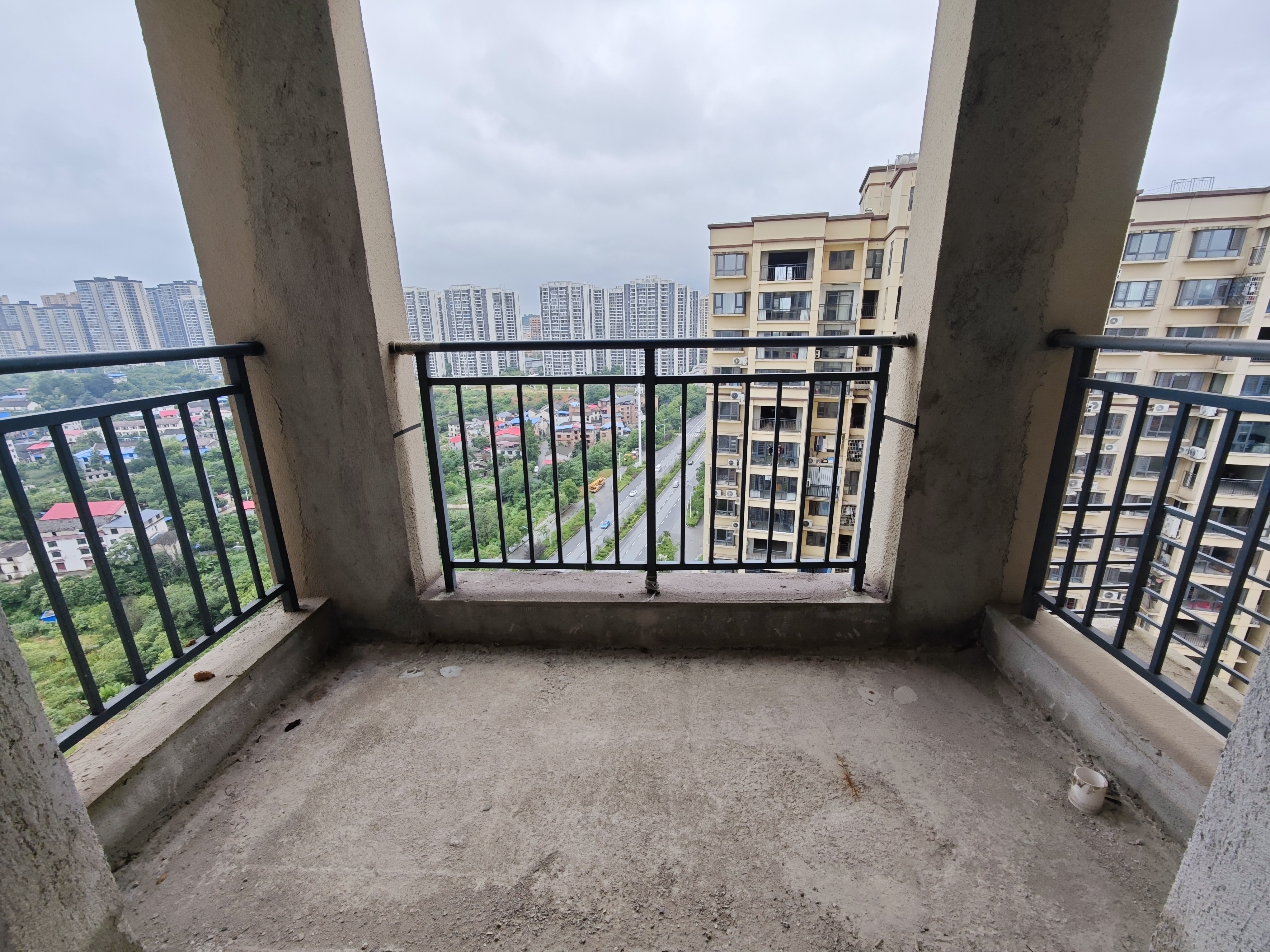 中甸.上河郡 4室2厅2卫 65.8万 中甸.上河郡 4室2厅2卫 65.8万阳台