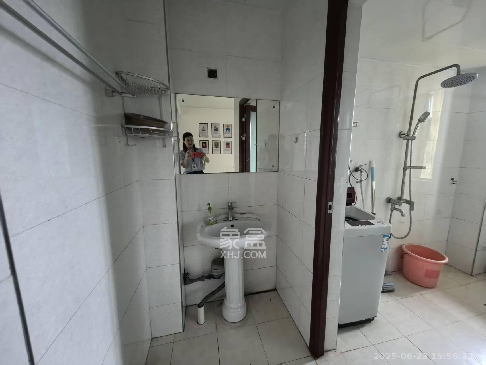 天和家园  3室2厅2卫    2500.0元/月 天和家园  3室2厅2卫    2500.0元/月室内图