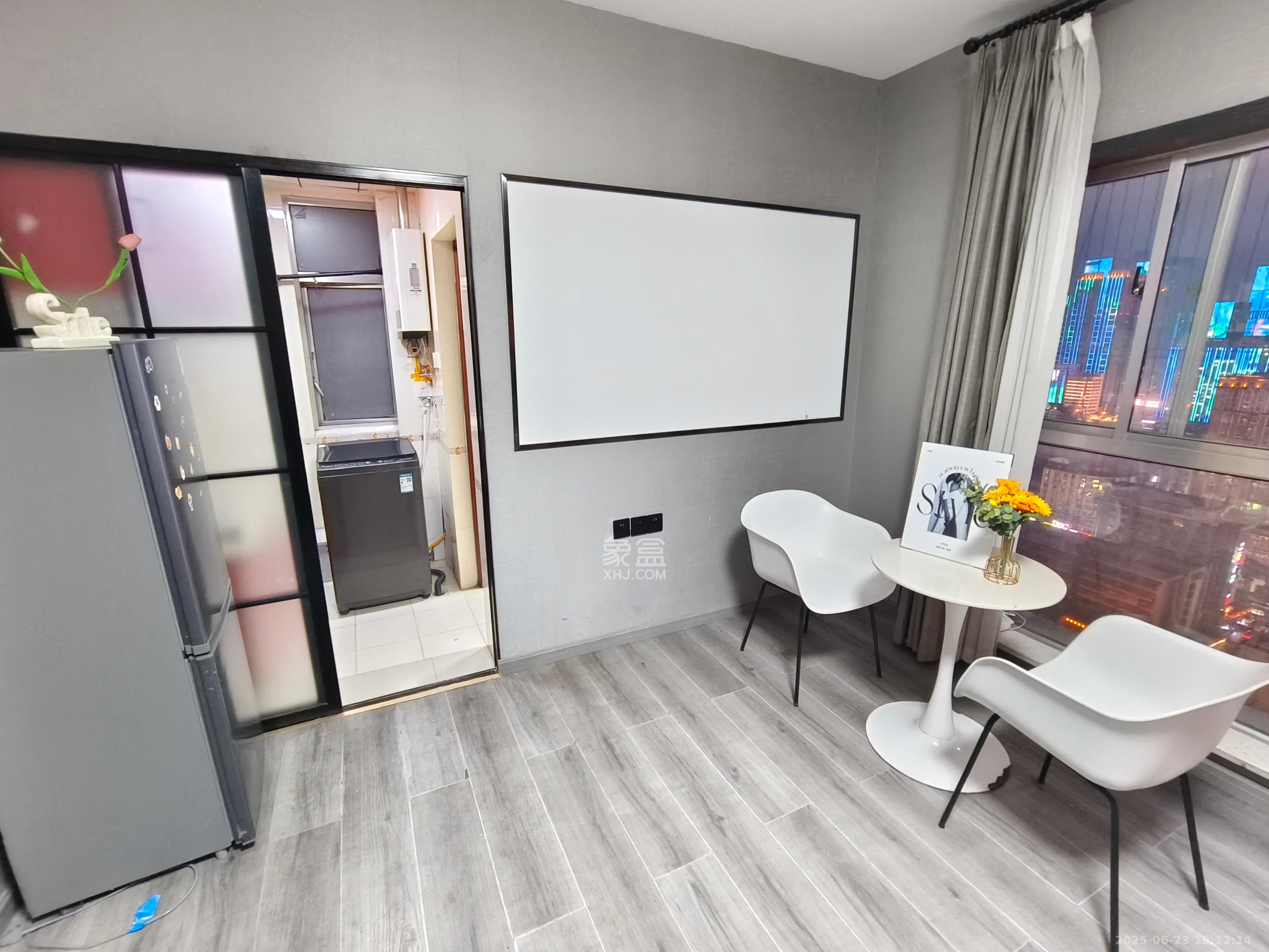 君临国际 1室1厅1卫 2400.0元/月 君临国际 1室1厅1卫 2400.0元/月室内图