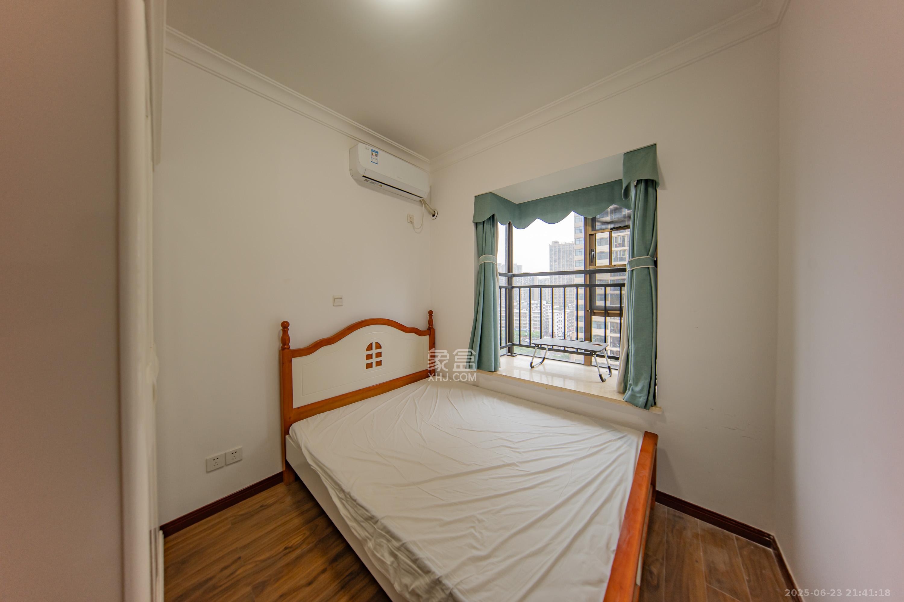 江山帝景哈佛 4室2厅2卫 120.0万 江山帝景哈佛 4室2厅2卫 120.0万卧室