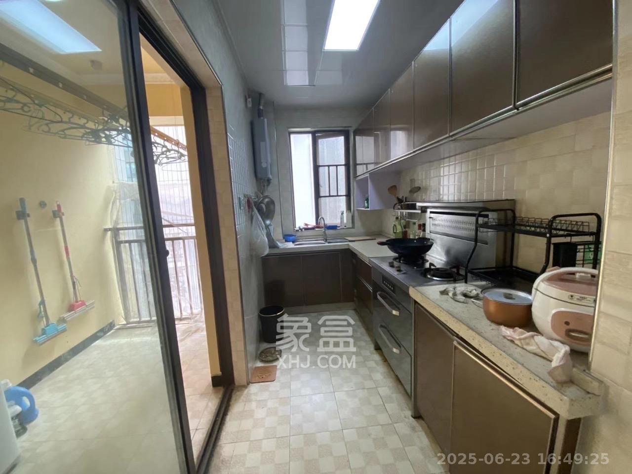 旭辉御府  3室2厅2卫    2500.0元/月室内图