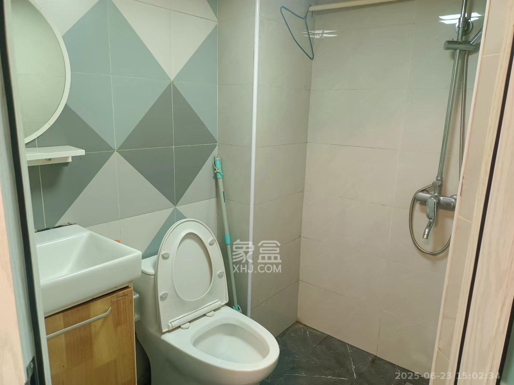 麓江春  2室2厅1卫   1800.00元/月室内图