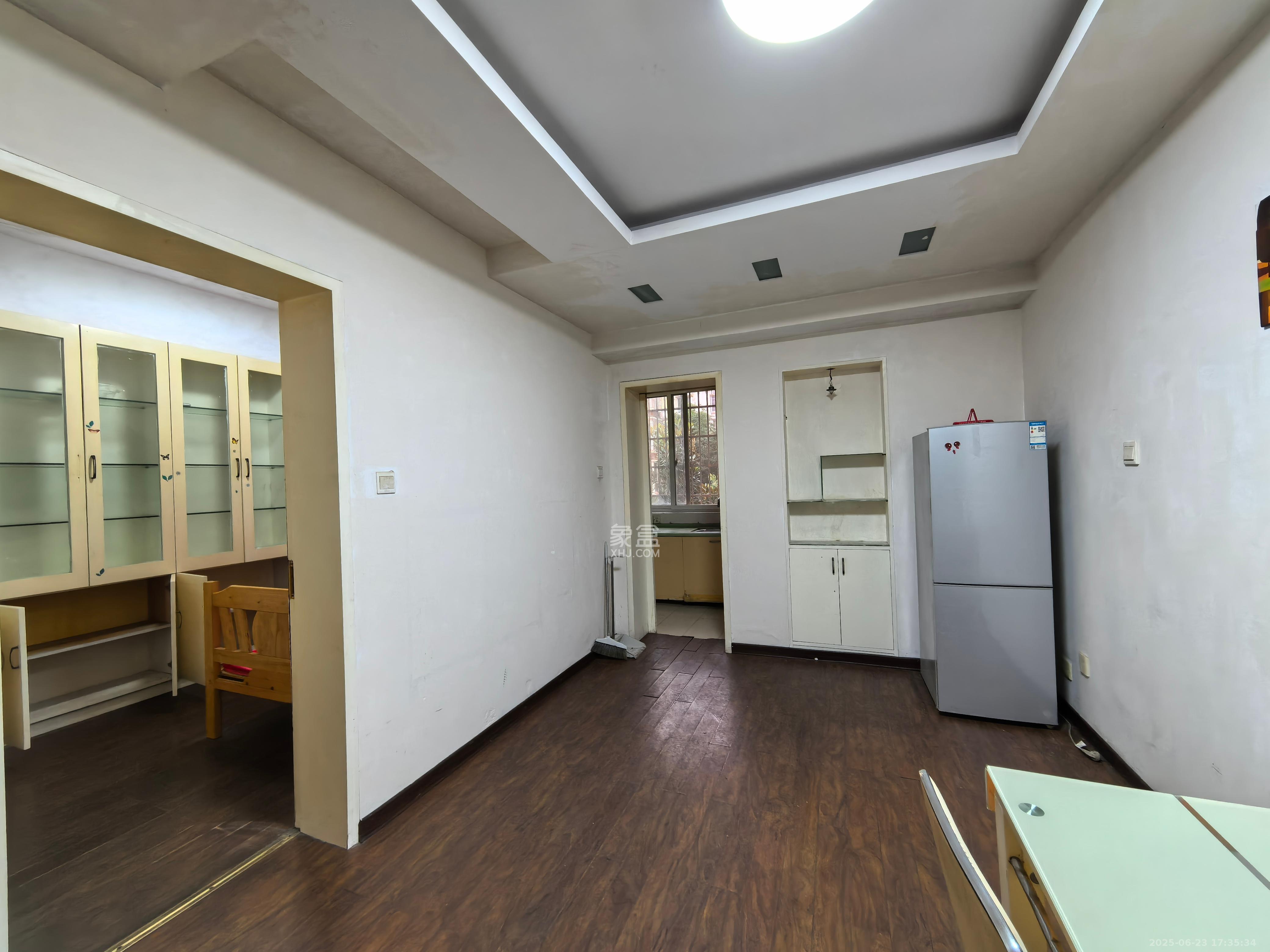 锦绣家园 3室2厅2卫 2400.0元/月 锦绣家园 3室2厅2卫 2400.0元/月室内图