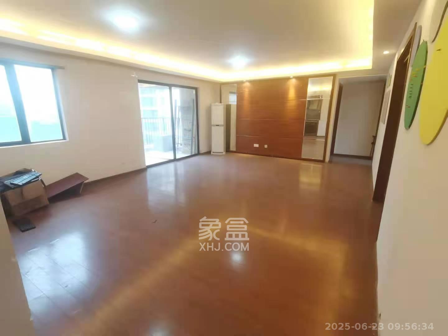 万科城  3室2厅2卫   3200.00元/月室内图