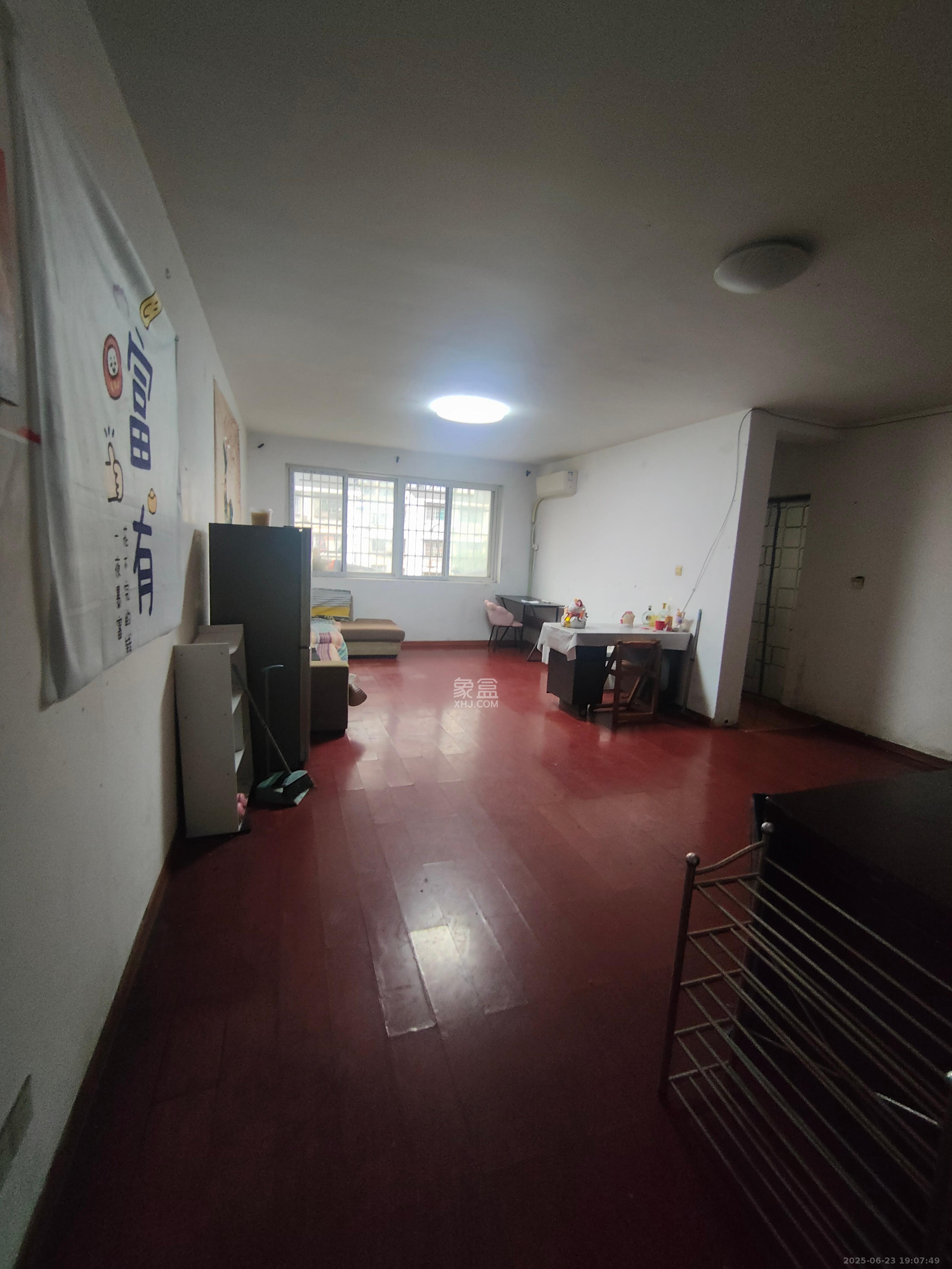 新桥小区  3室2厅1卫   1500.00元/月室内图