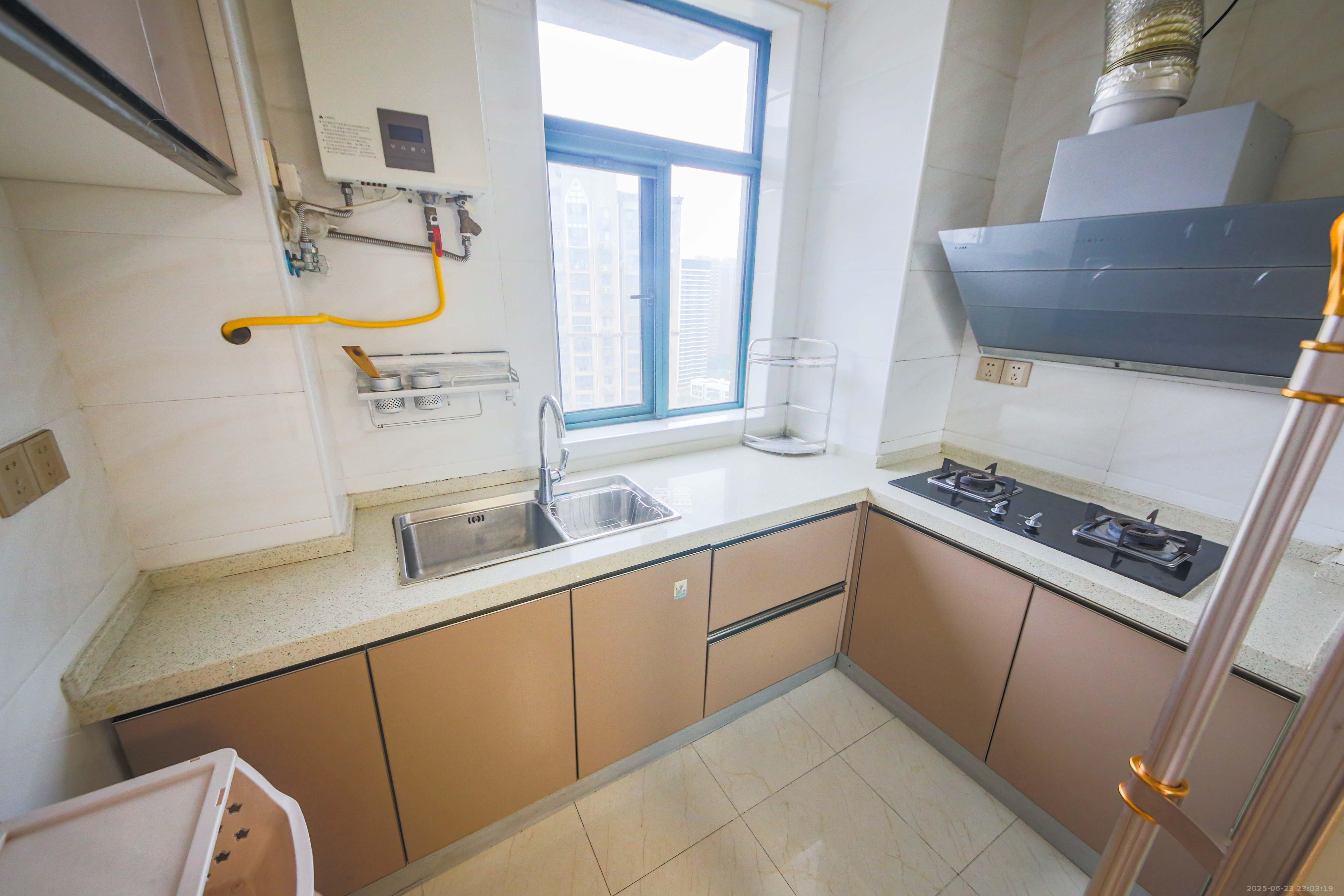 克拉美丽山庄(晟领国际)  2室2厅1卫    63.8万 克拉美丽山庄(晟领国际)  2室2厅1卫    63.8万厨房