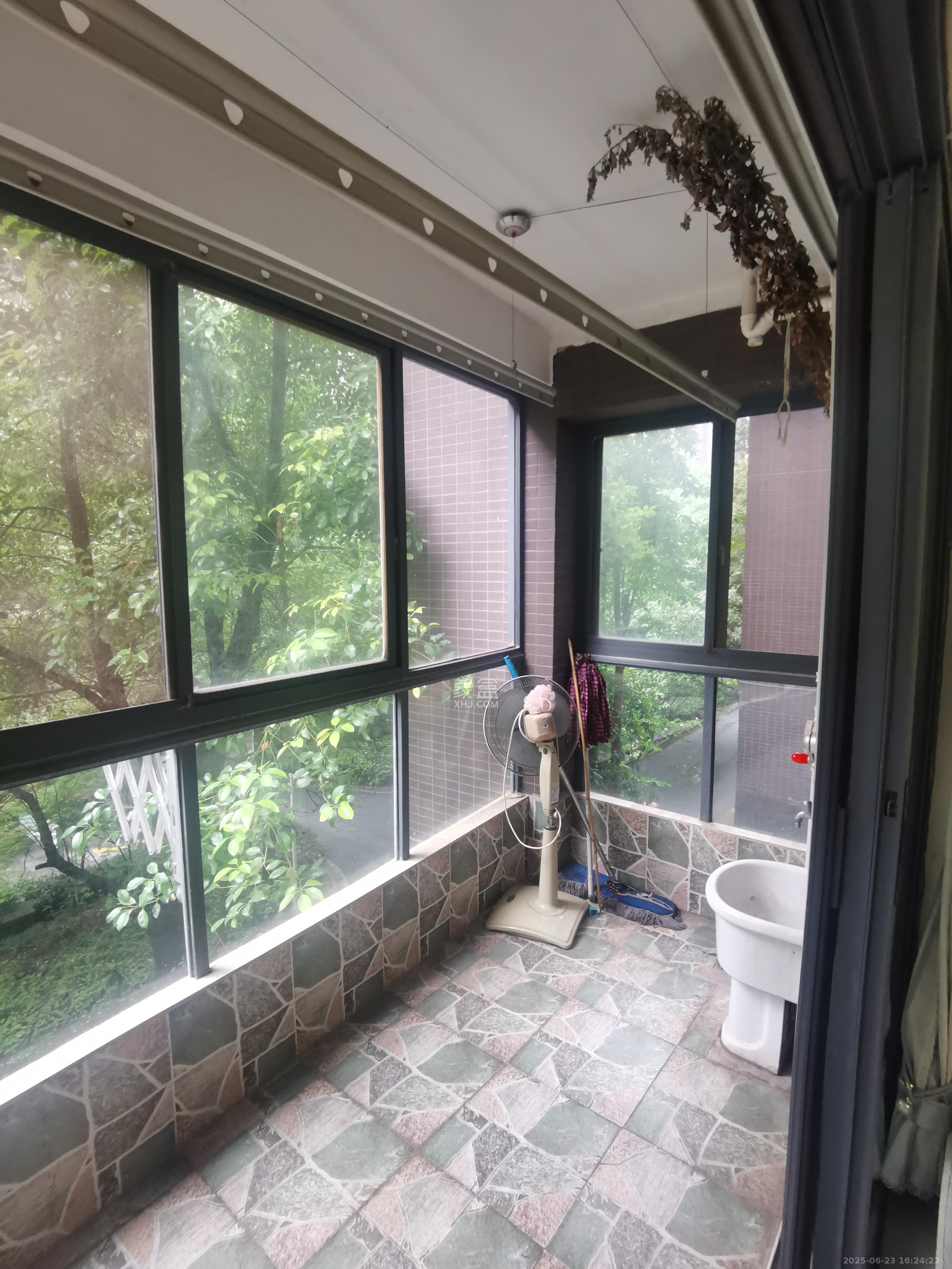 西子花苑  3室2厅2卫    3000.0元/月 西子花苑  3室2厅2卫    3000.0元/月室内图