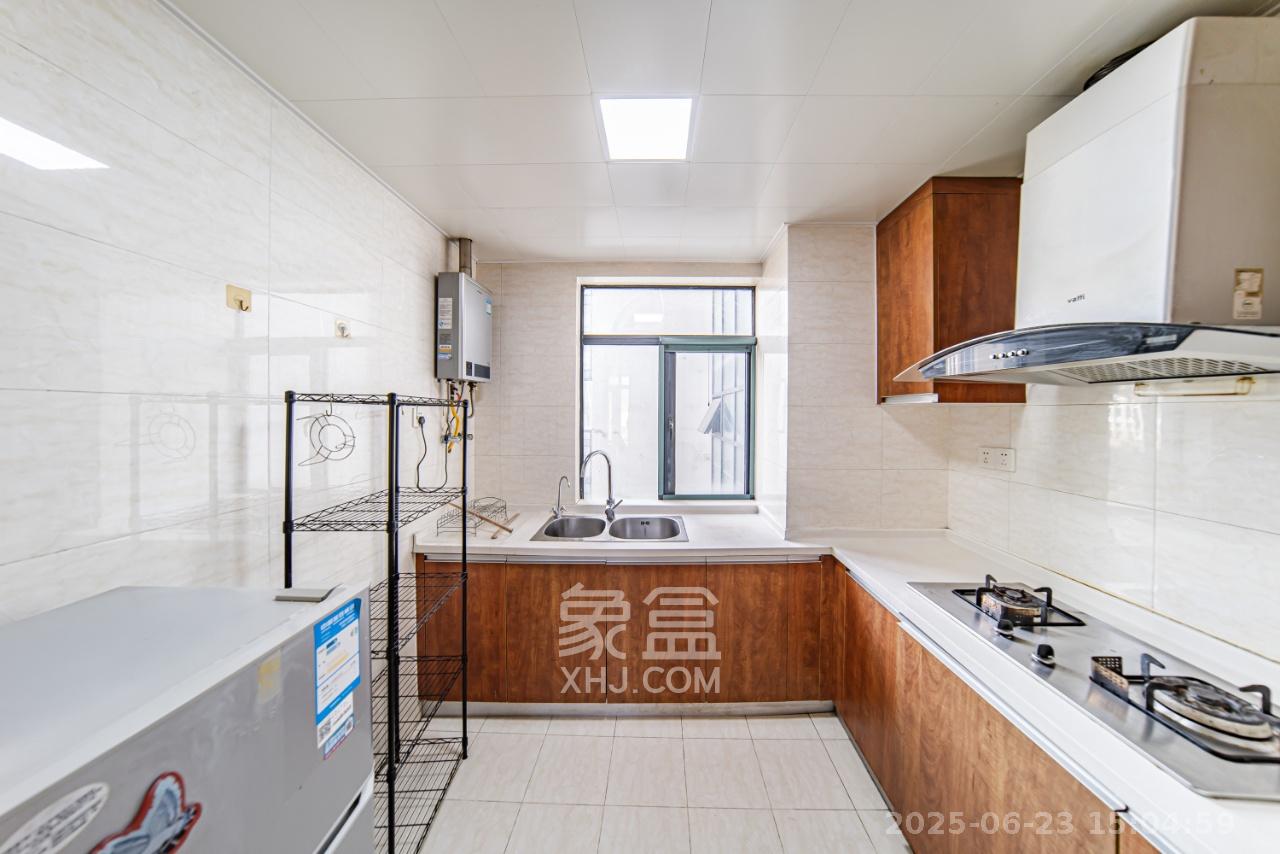 阳光100三期 2室2厅1卫 2400.0元/月 阳光100三期 2室2厅1卫 2400.0元/月室内图