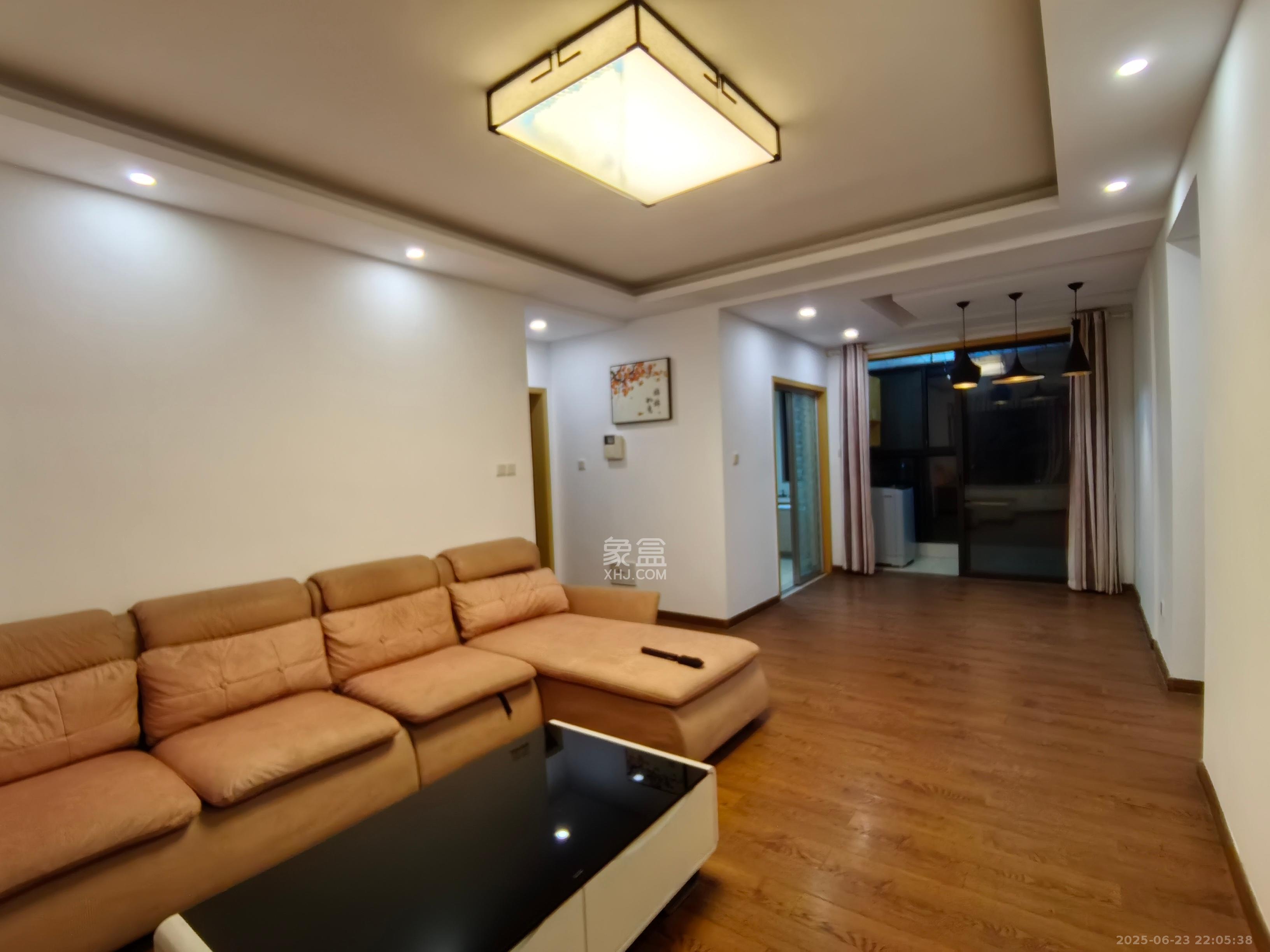 保利麓谷林语E区  3室2厅1卫   2500.00元/月
