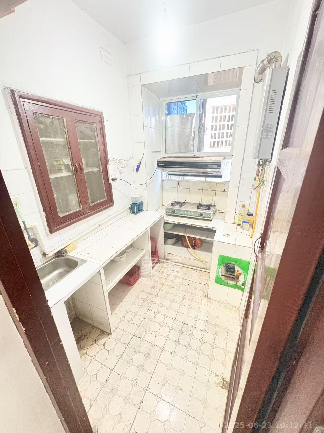 兴通园公寓  1室1厅1卫    1200.0元/月 兴通园公寓  1室1厅1卫    1200.0元/月室内图