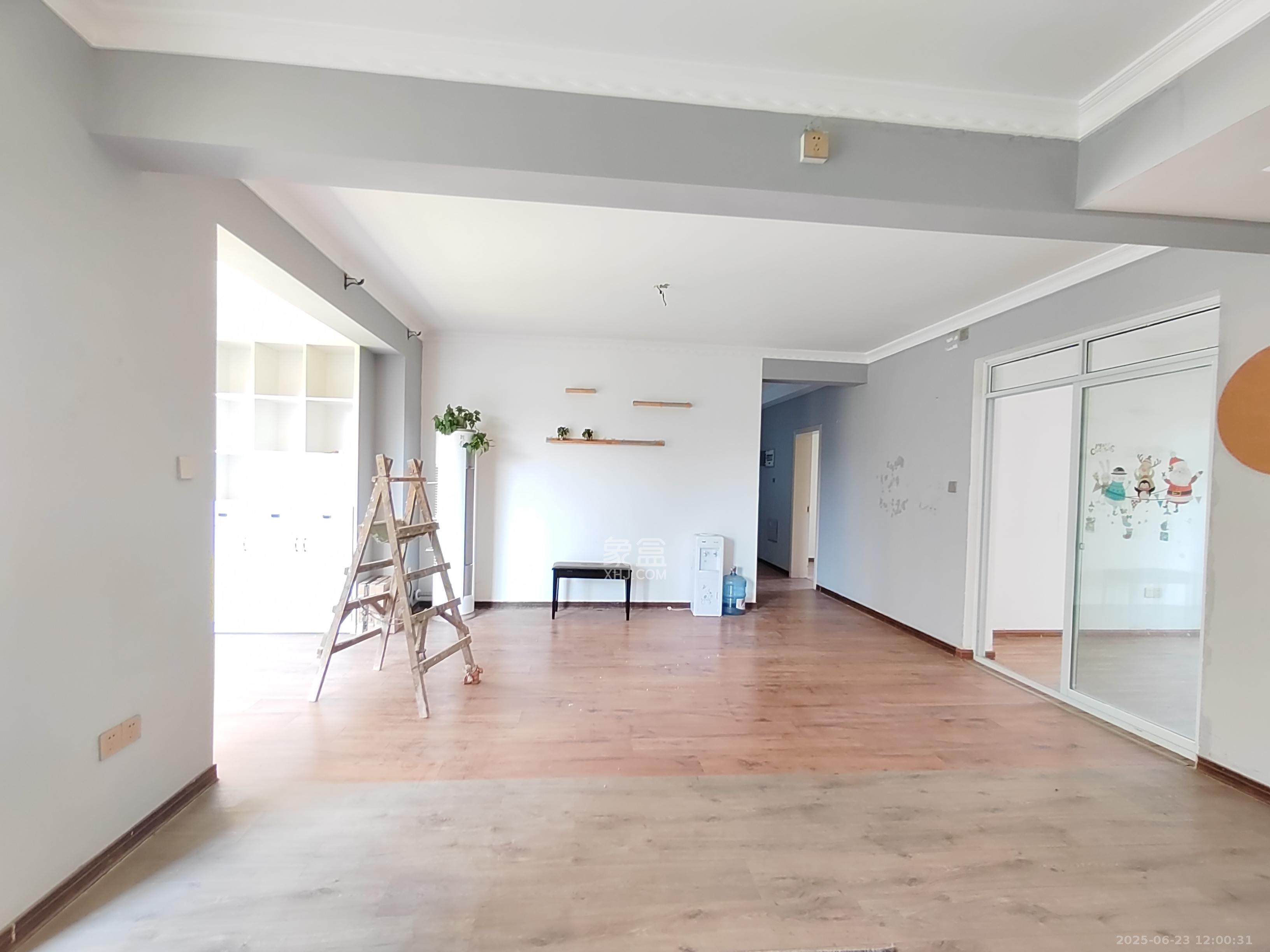 保利香槟国际 4室2厅2卫 2000.0元/月 保利香槟国际 4室2厅2卫 2000.0元/月室内图