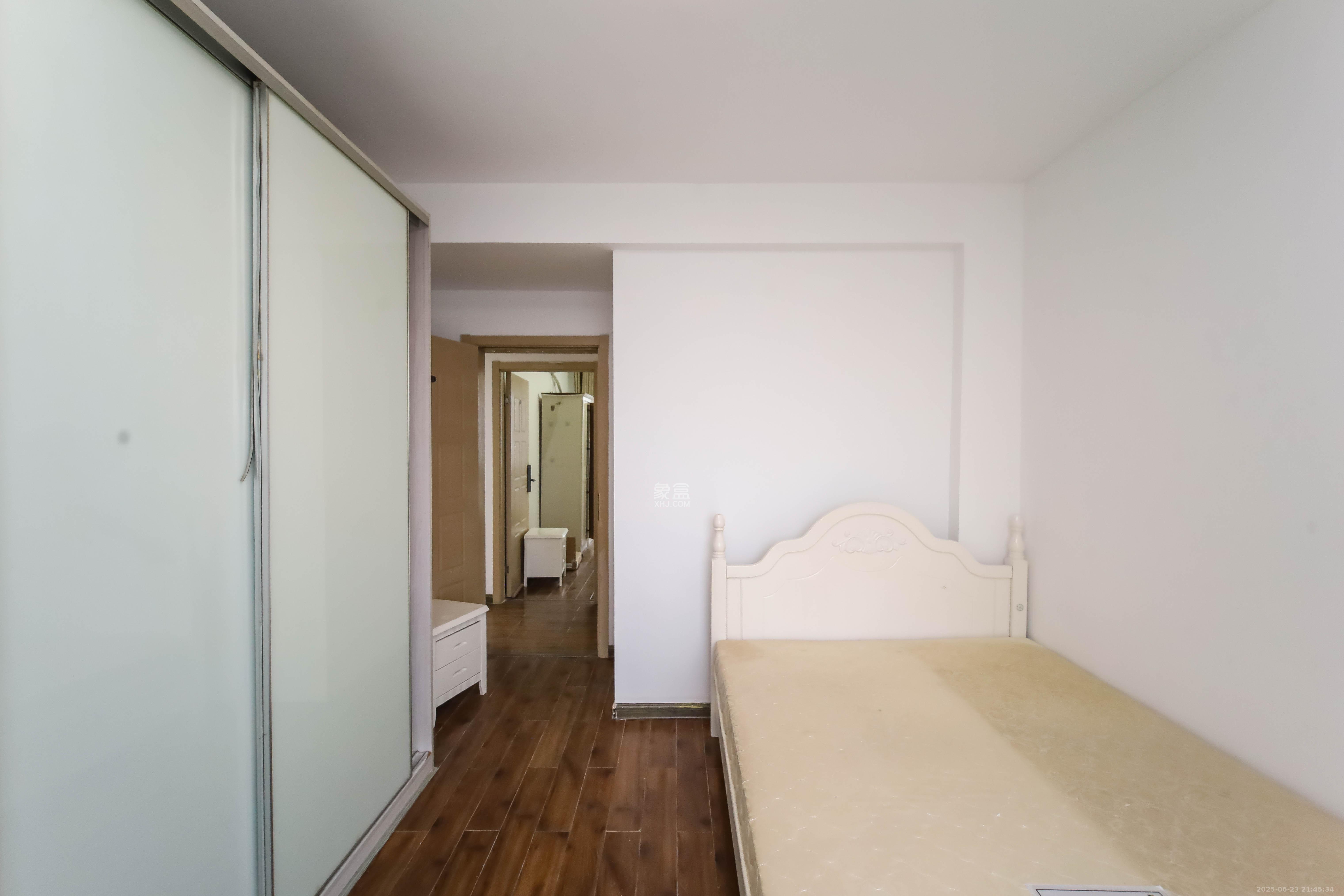 银港水晶城  3室2厅1卫    95.8万卧室