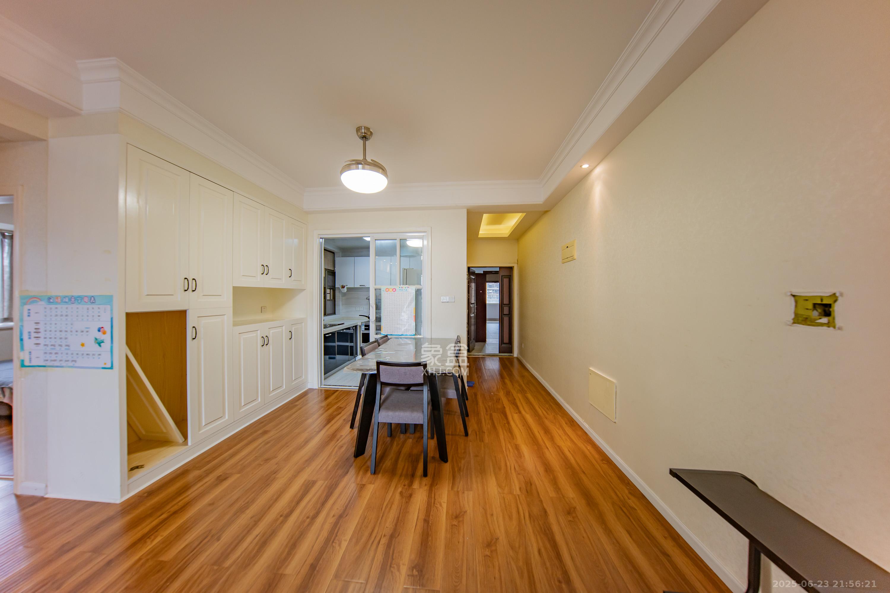 江山帝景雅典  2室1厅1卫    102.0万 江山帝景雅典  2室1厅1卫    102.0万客厅