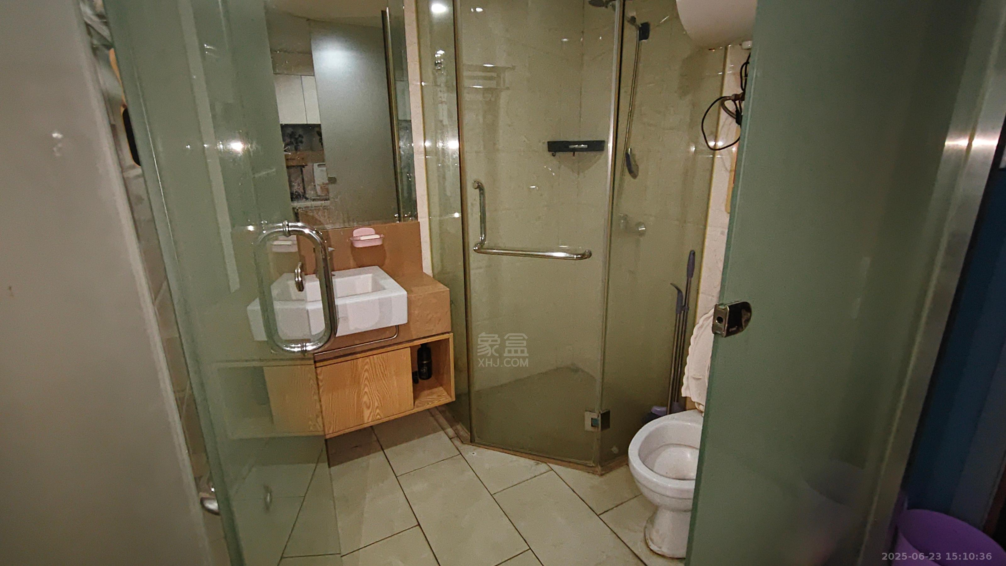 大汉希尔顿 1室1厅1卫 1500.0元/月 大汉希尔顿 1室1厅1卫 1500.0元/月室内图