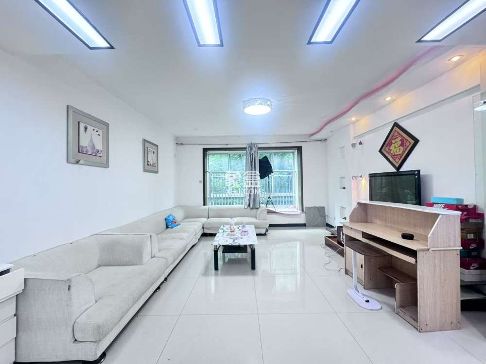 四季花园  3室2厅2卫    47.0万