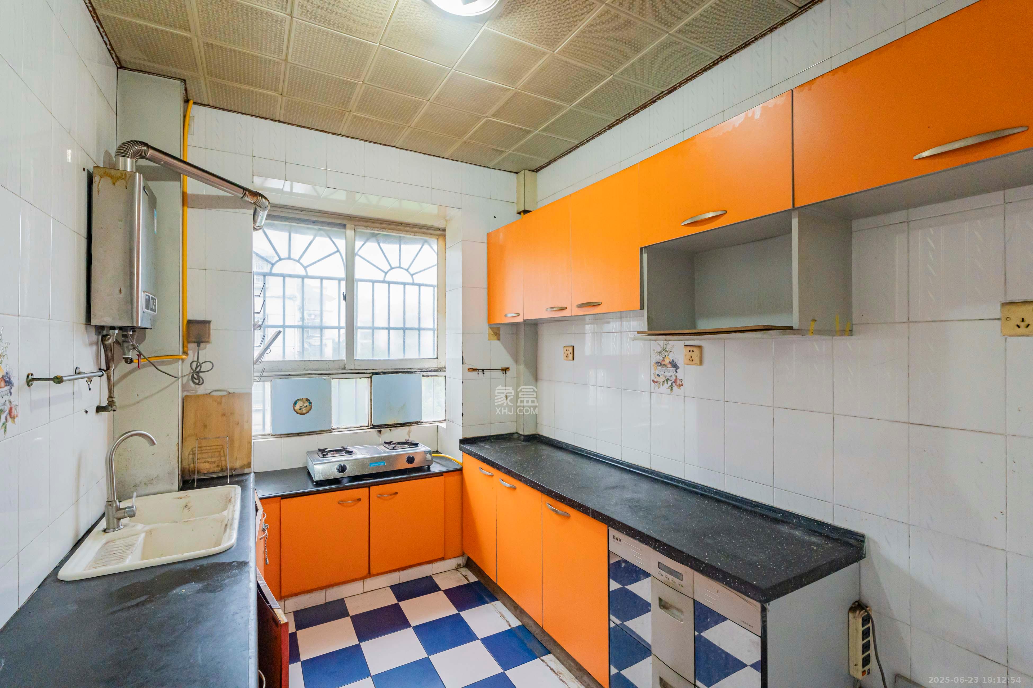 金帆小区 4室2厅1卫 88.0万 金帆小区 4室2厅1卫 88.0万厨房