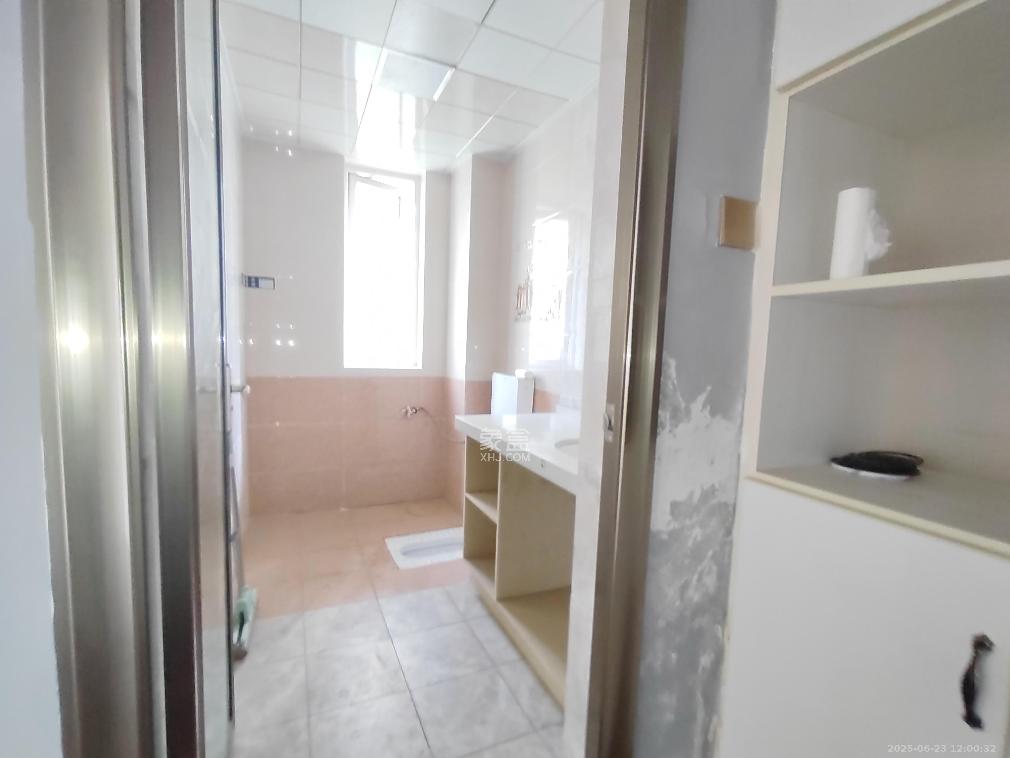 保利香槟国际 4室2厅2卫 2000.0元/月 保利香槟国际 4室2厅2卫 2000.0元/月室内图