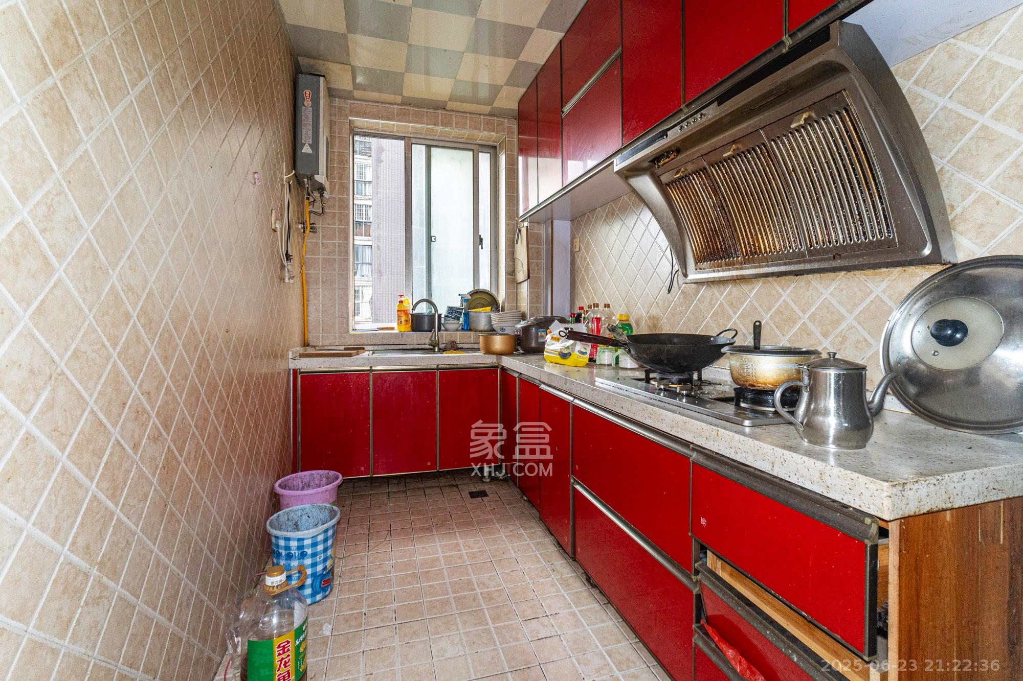 红树湾 4室2厅2卫 76.0万 红树湾 4室2厅2卫 76.0万厨房