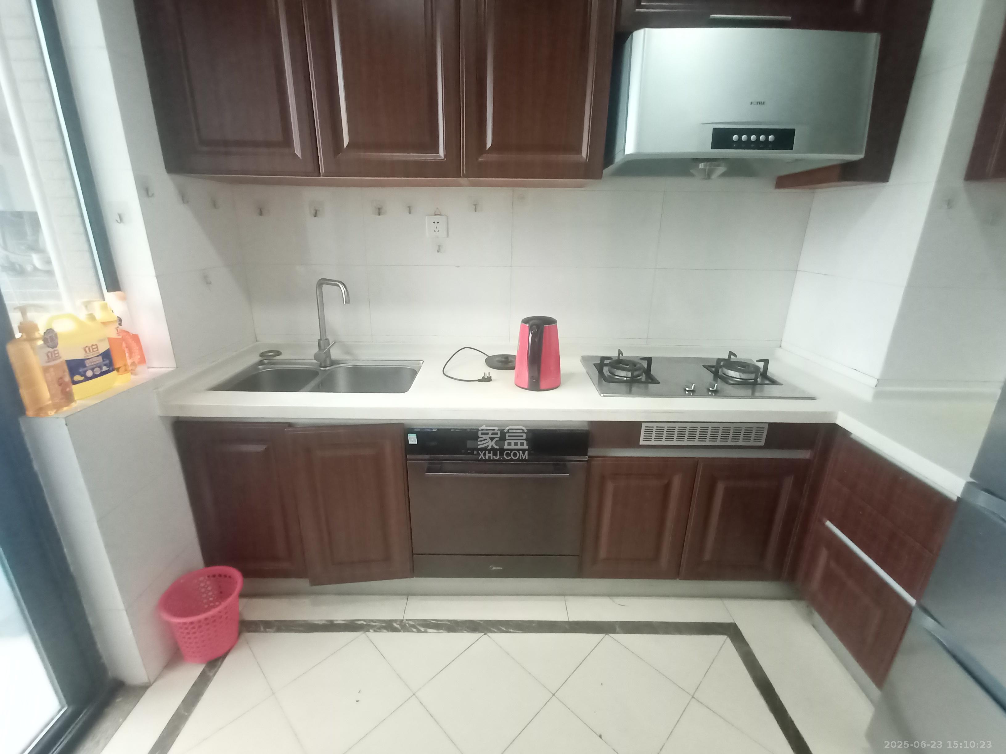 中海国际一期 4室2厅2卫 2500.0元/月 中海国际一期 4室2厅2卫 2500.0元/月室内图