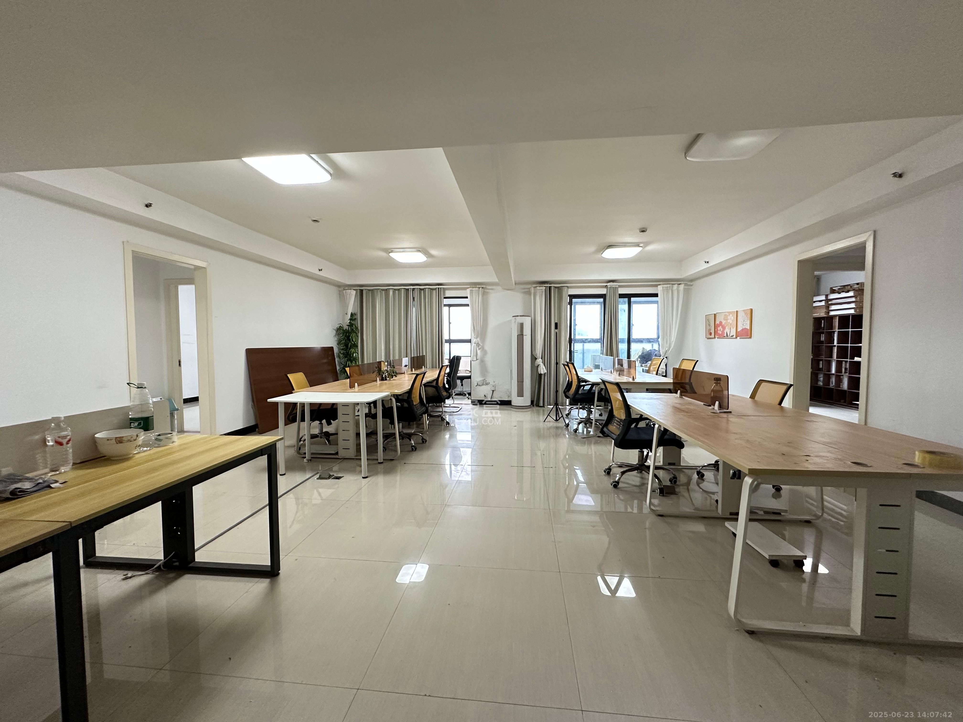 达美D6区  4室1厅1卫   4800.00元/月室内图