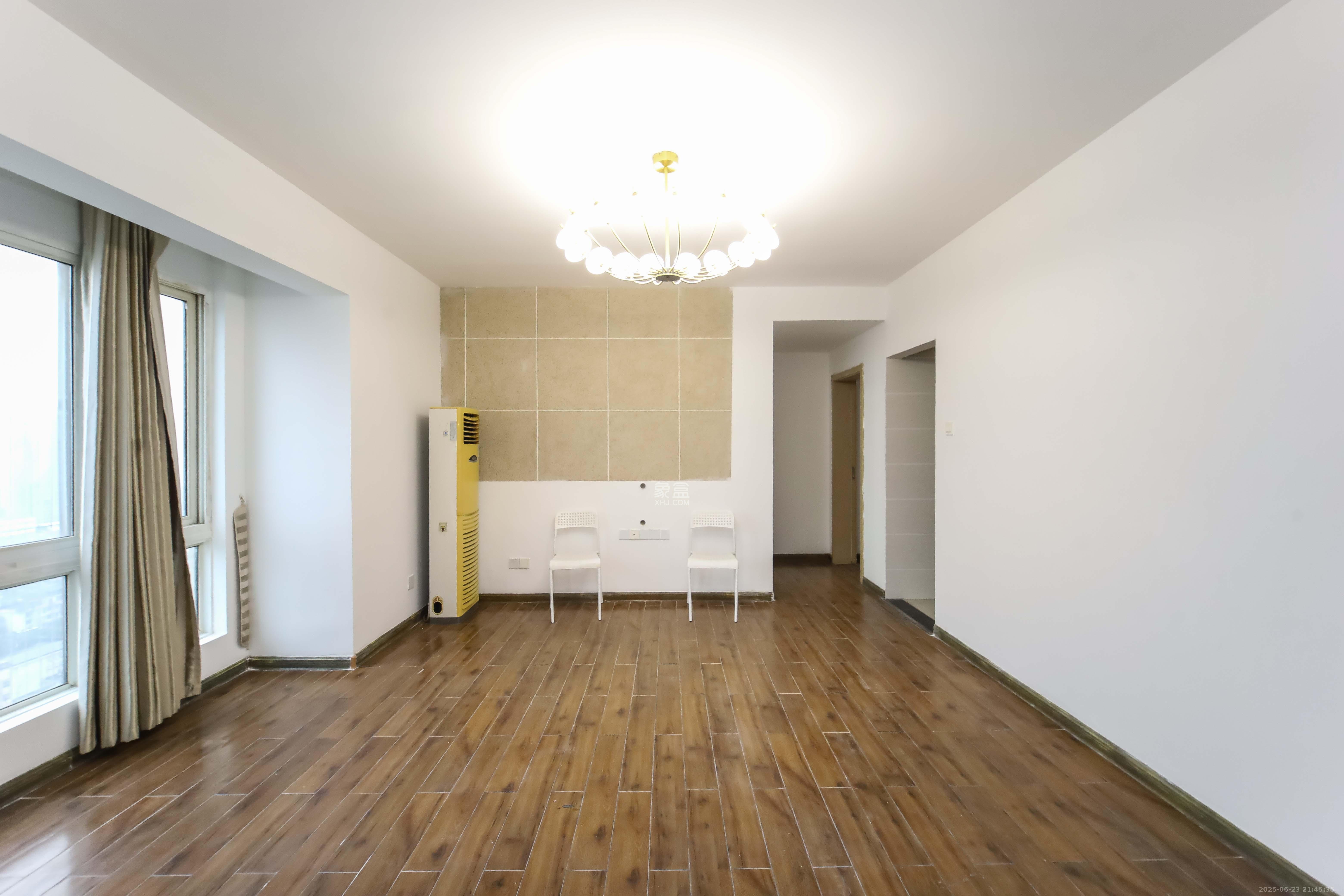 银港水晶城 3室2厅1卫 95.8万 银港水晶城 3室2厅1卫 95.8万客厅