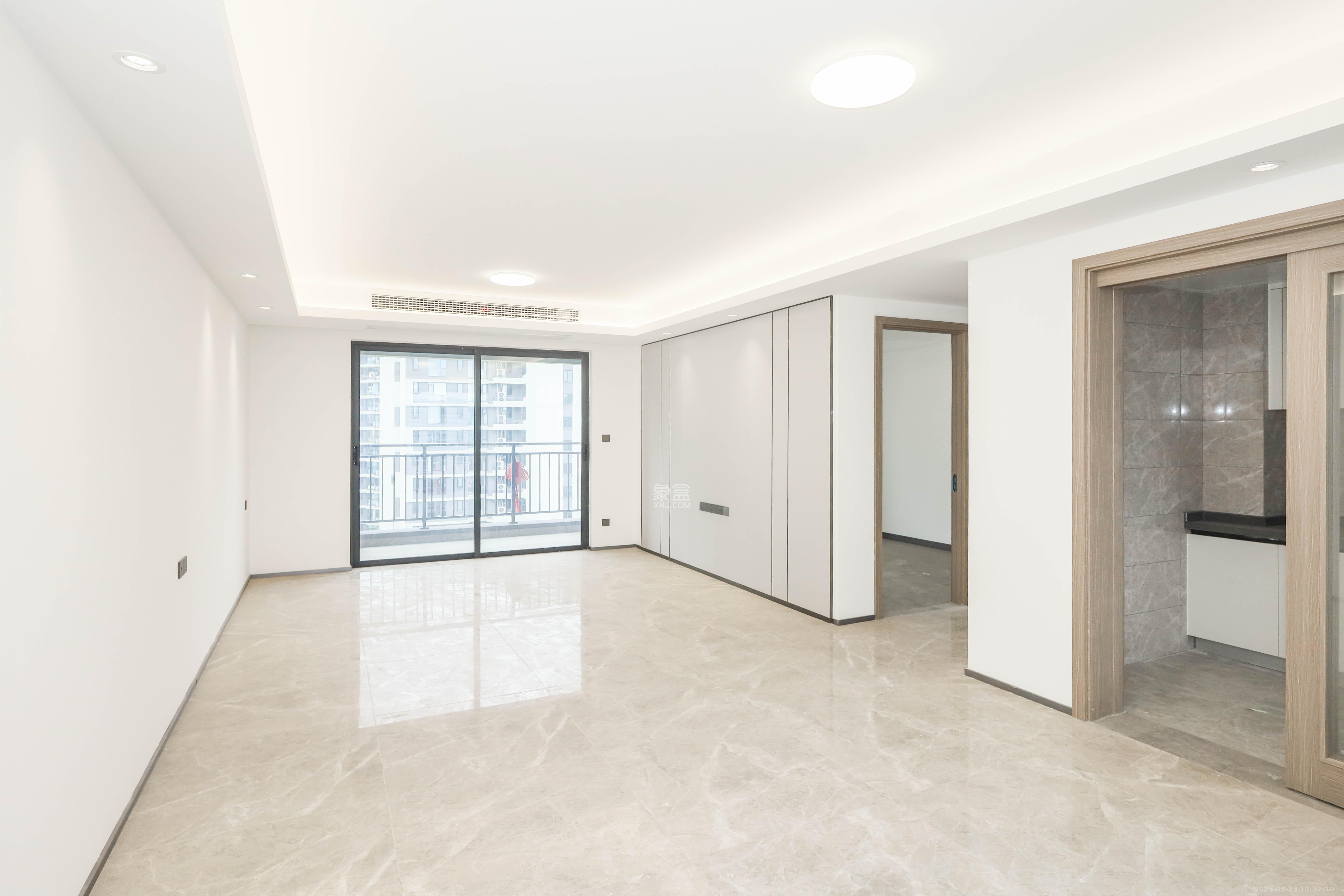 旭辉铂宸府 4室2厅2卫 149.9万 旭辉铂宸府 4室2厅2卫 149.9万客厅