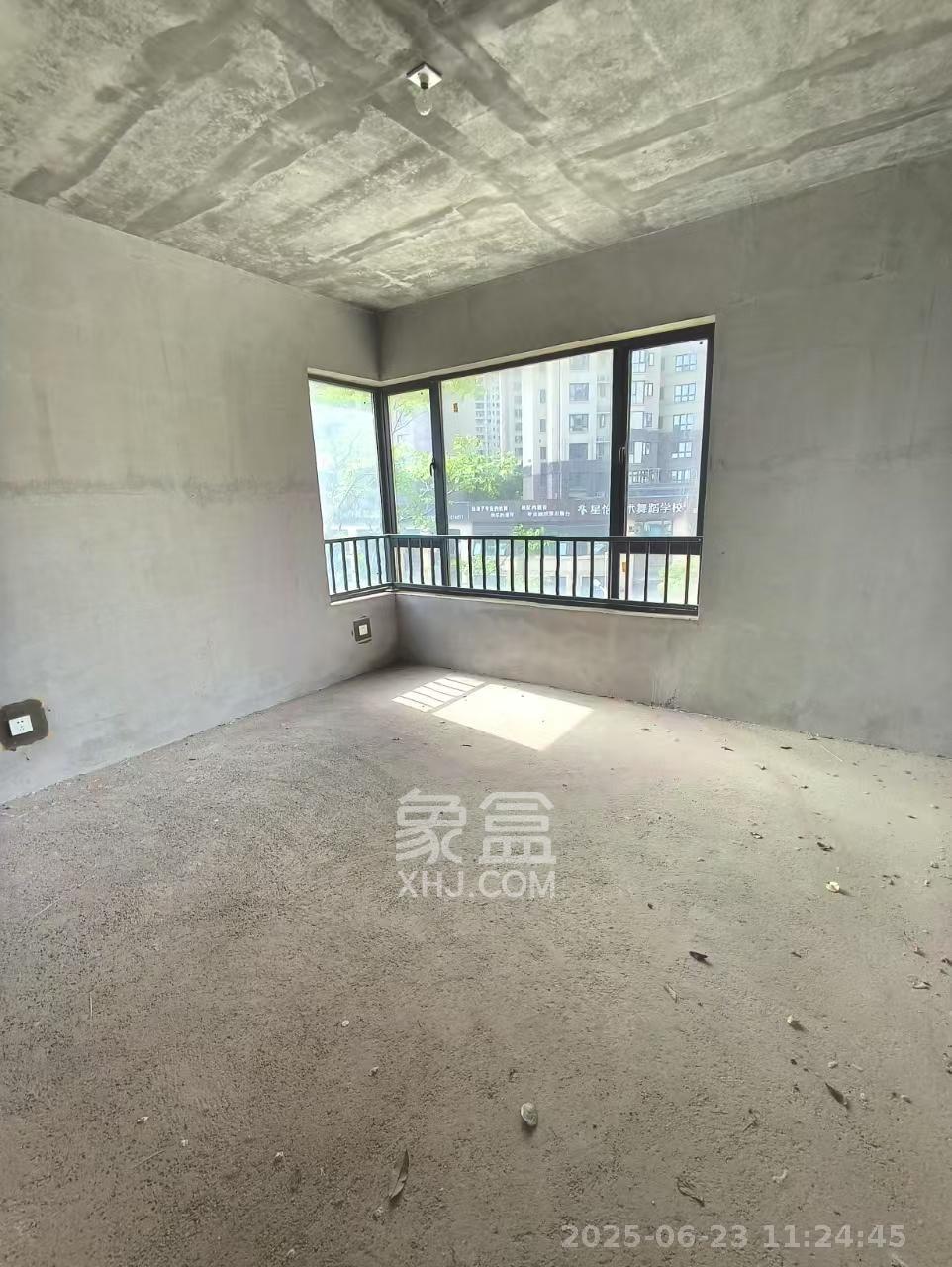 长房上层国际  3室2厅2卫    55.0万 长房上层国际  3室2厅2卫    55.0万