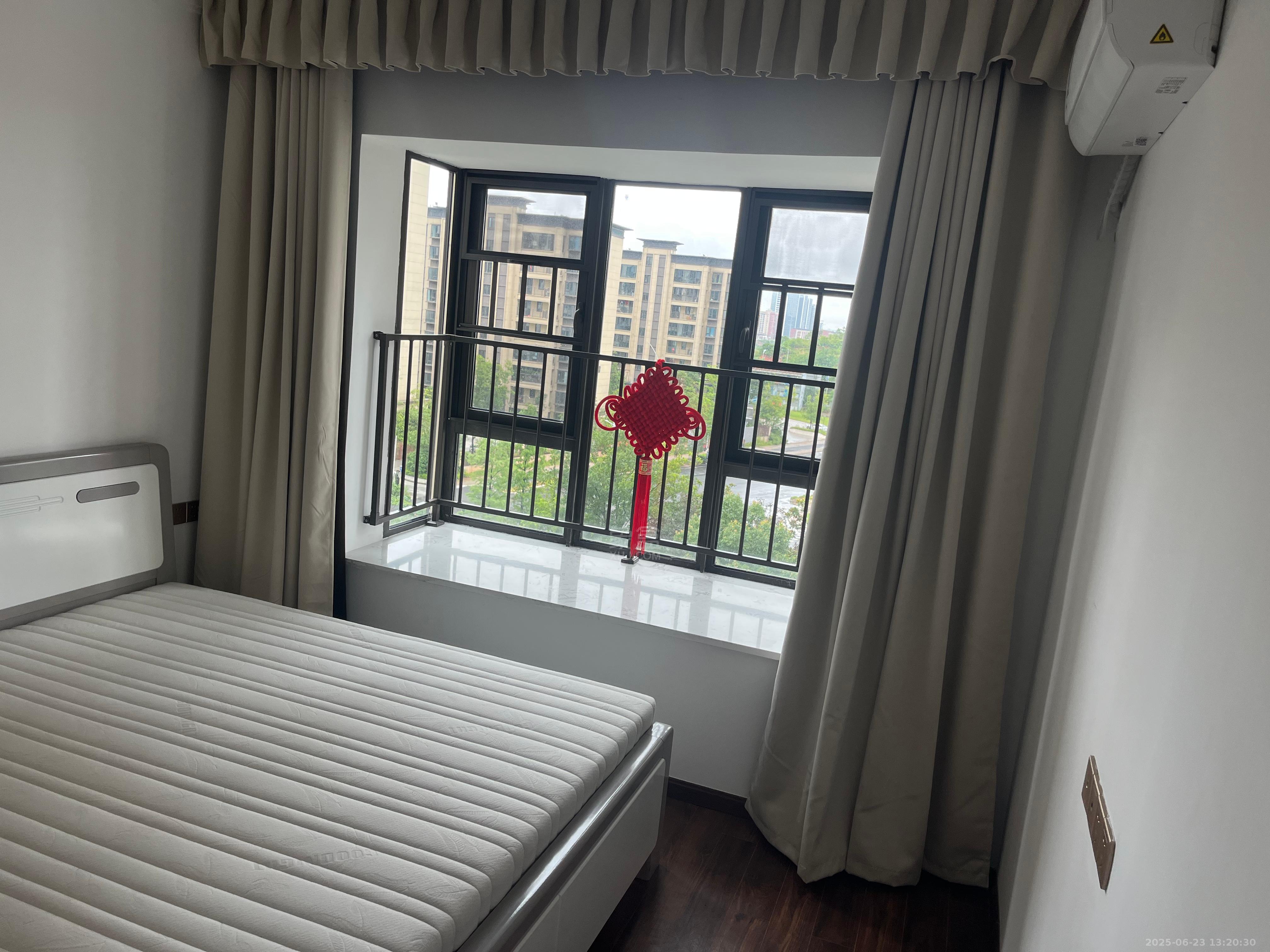 城际空间站 4室2厅2卫 2000.0元/月 城际空间站 4室2厅2卫 2000.0元/月室内图